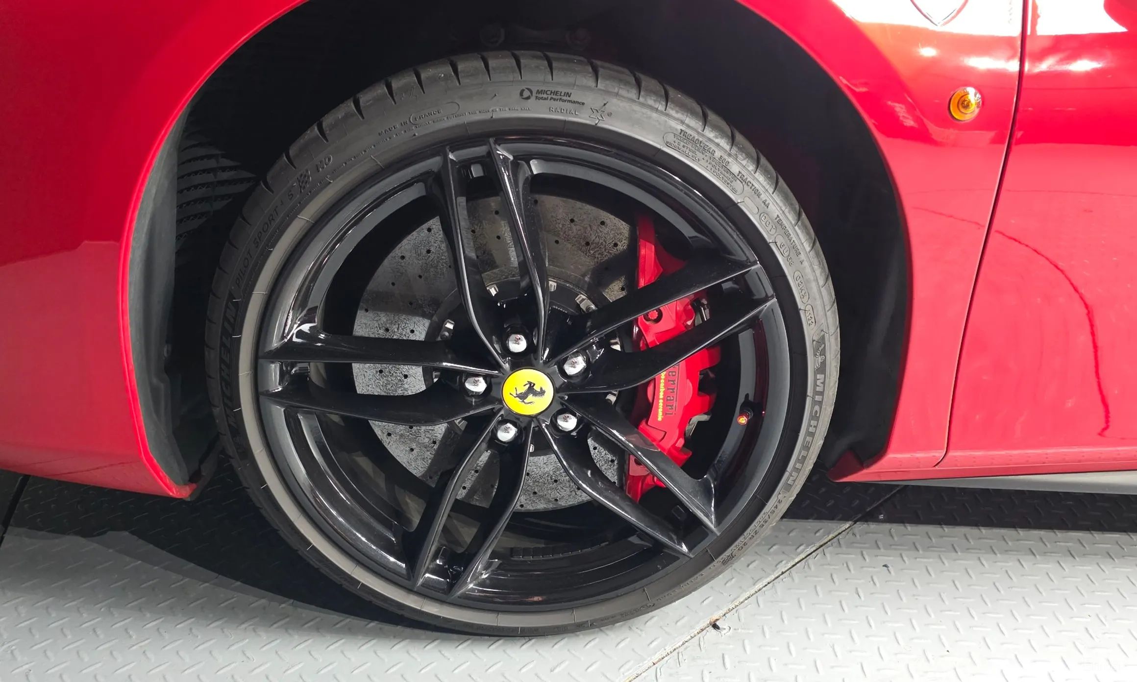 Ferrari 488 GTB превью 5