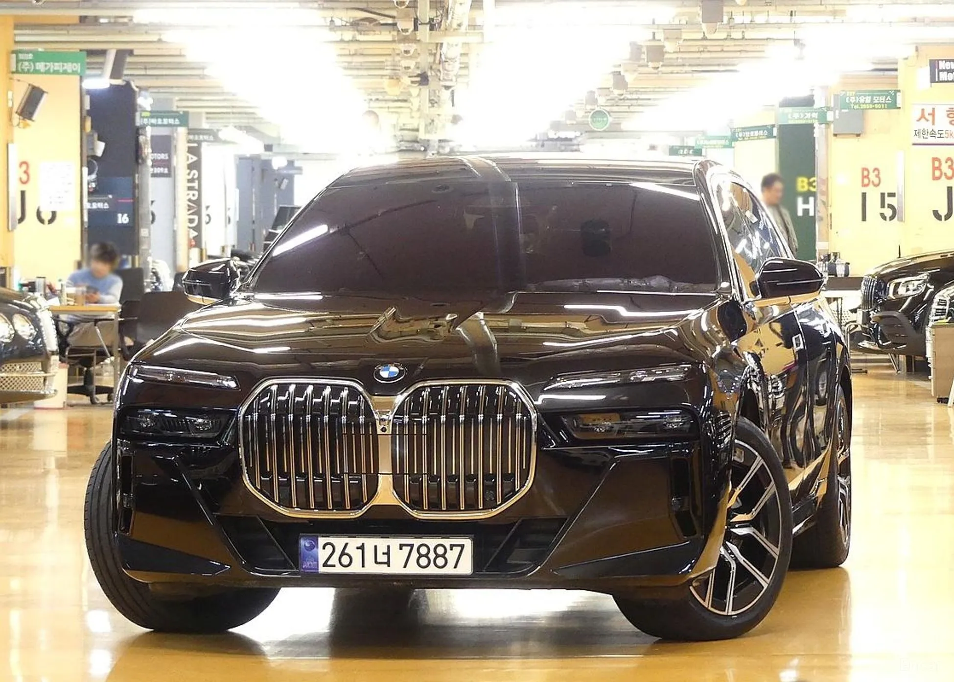 BMW 7 Series (G70) превью 3