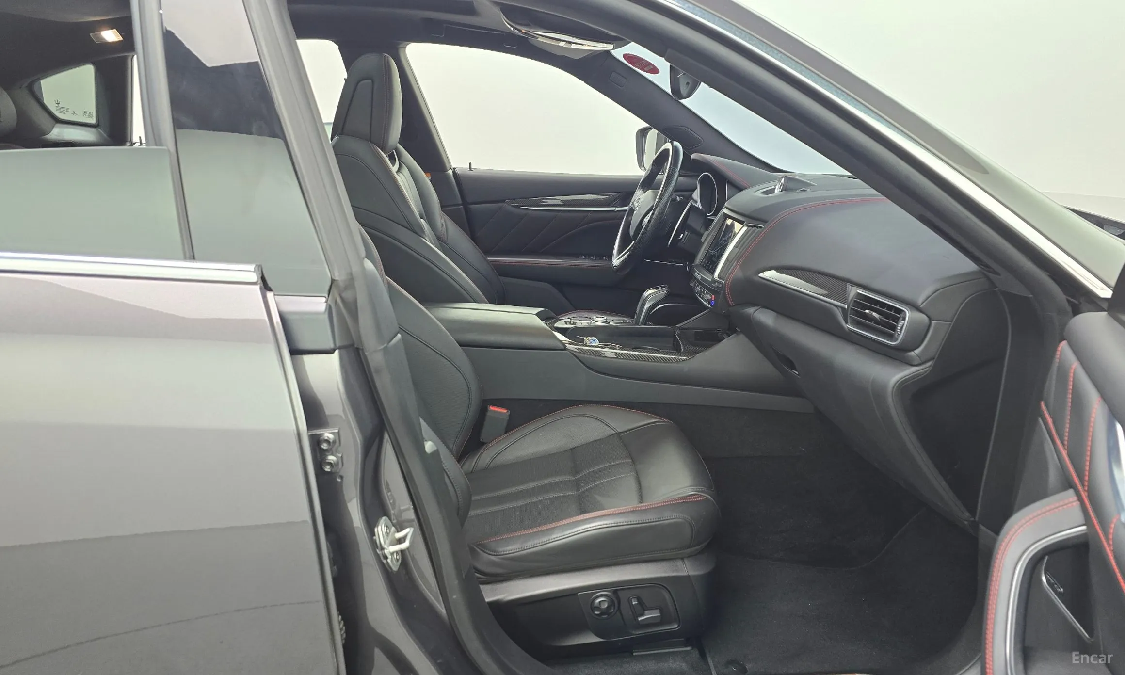 Maserati Levante превью 11
