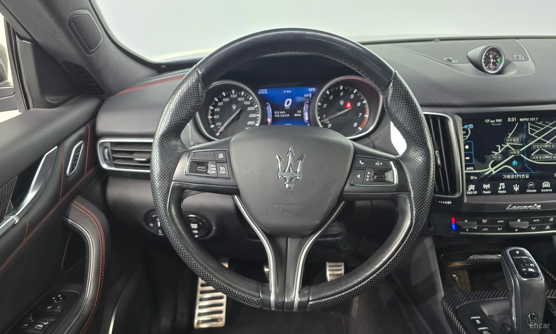 Maserati Levante превью 13