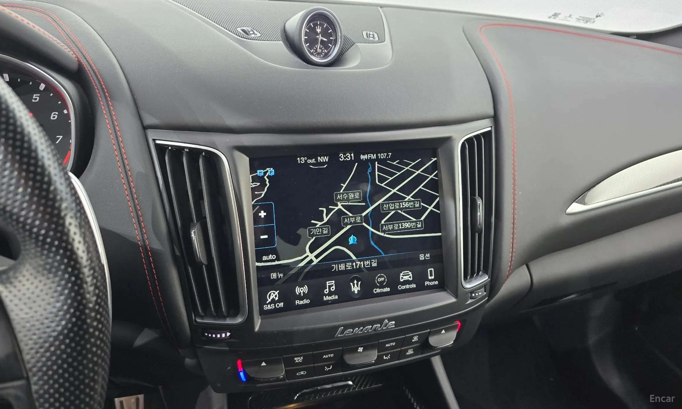 Maserati Levante превью 14