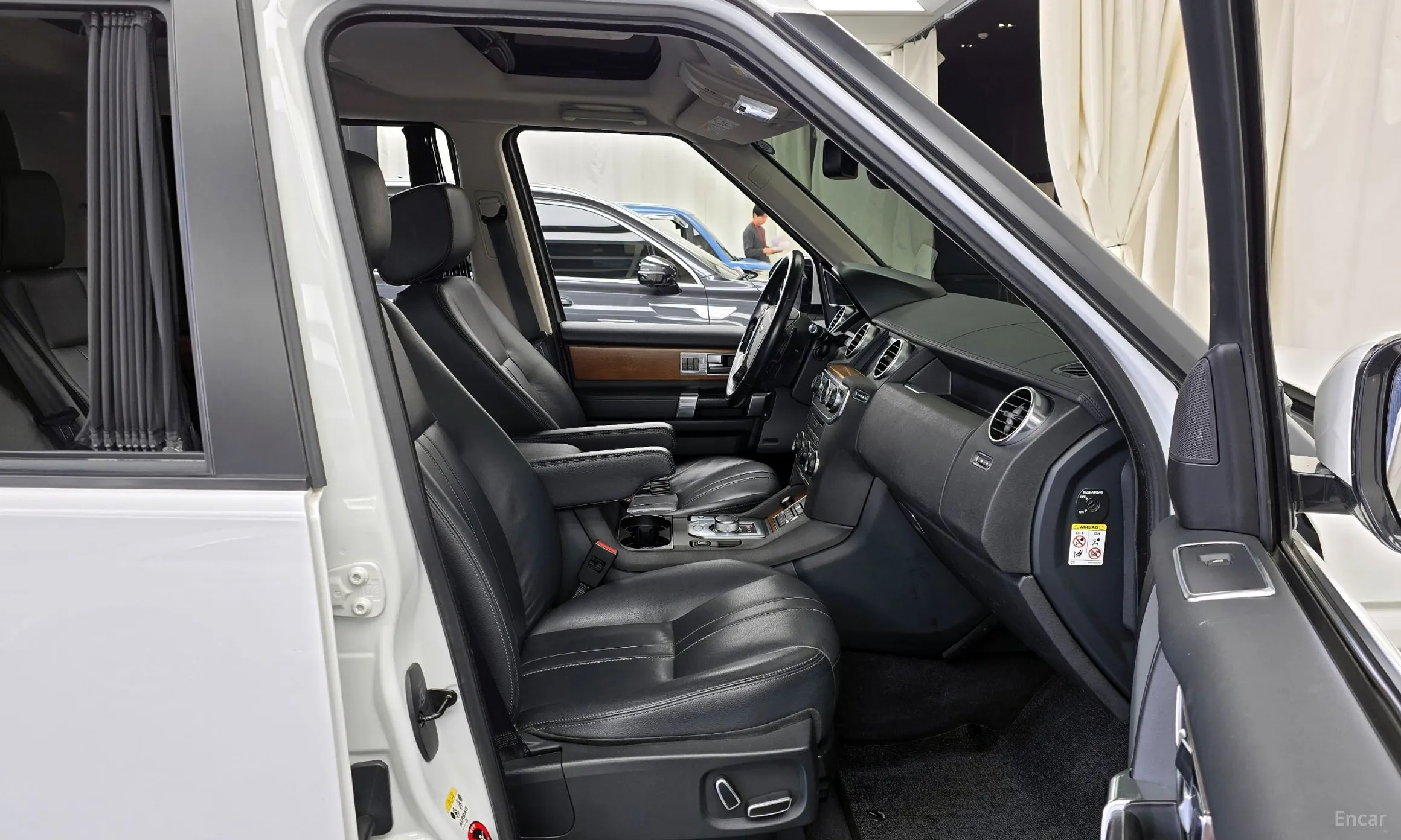 Land Rover Discovery 4 превью 11