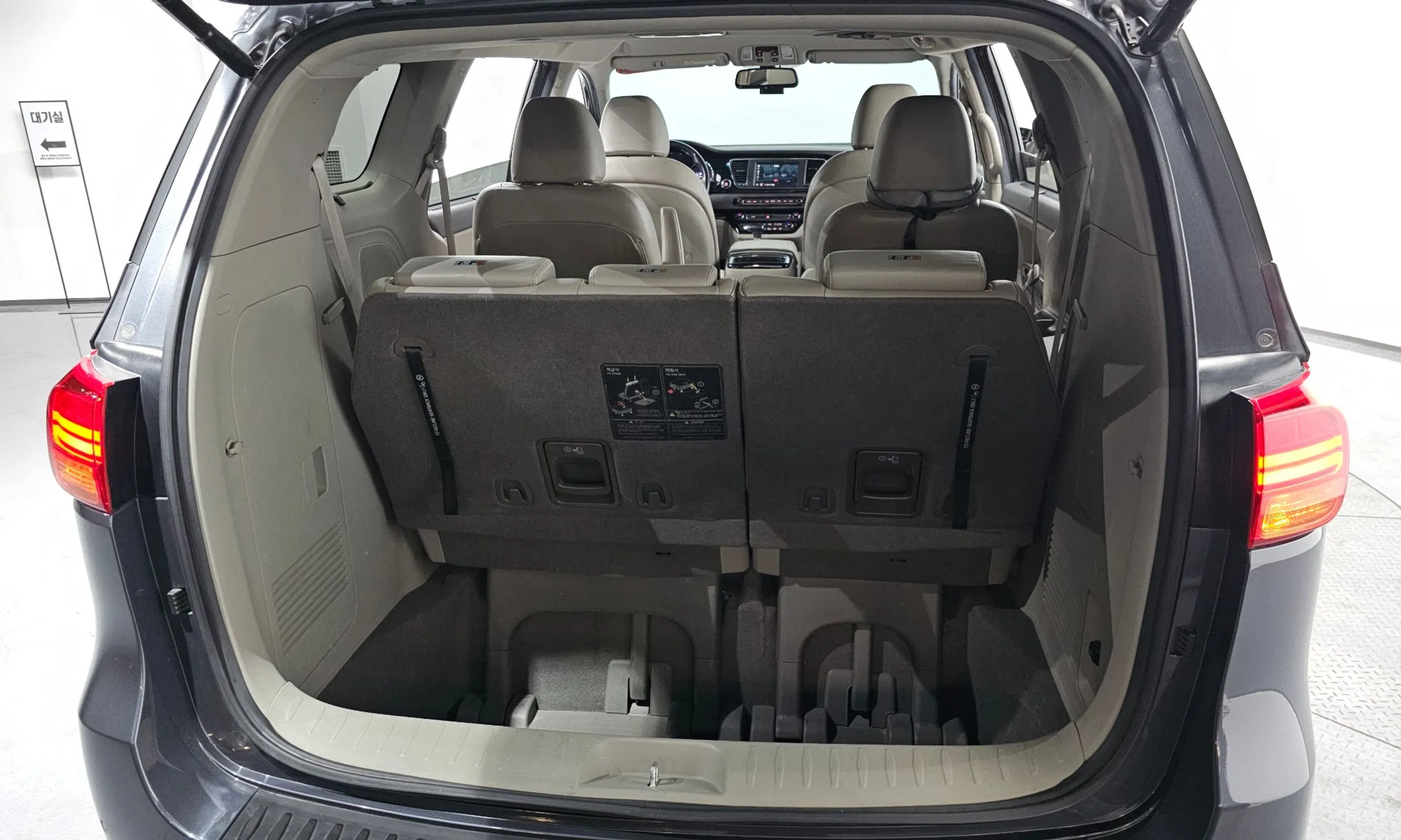 Kia Carnival превью 20