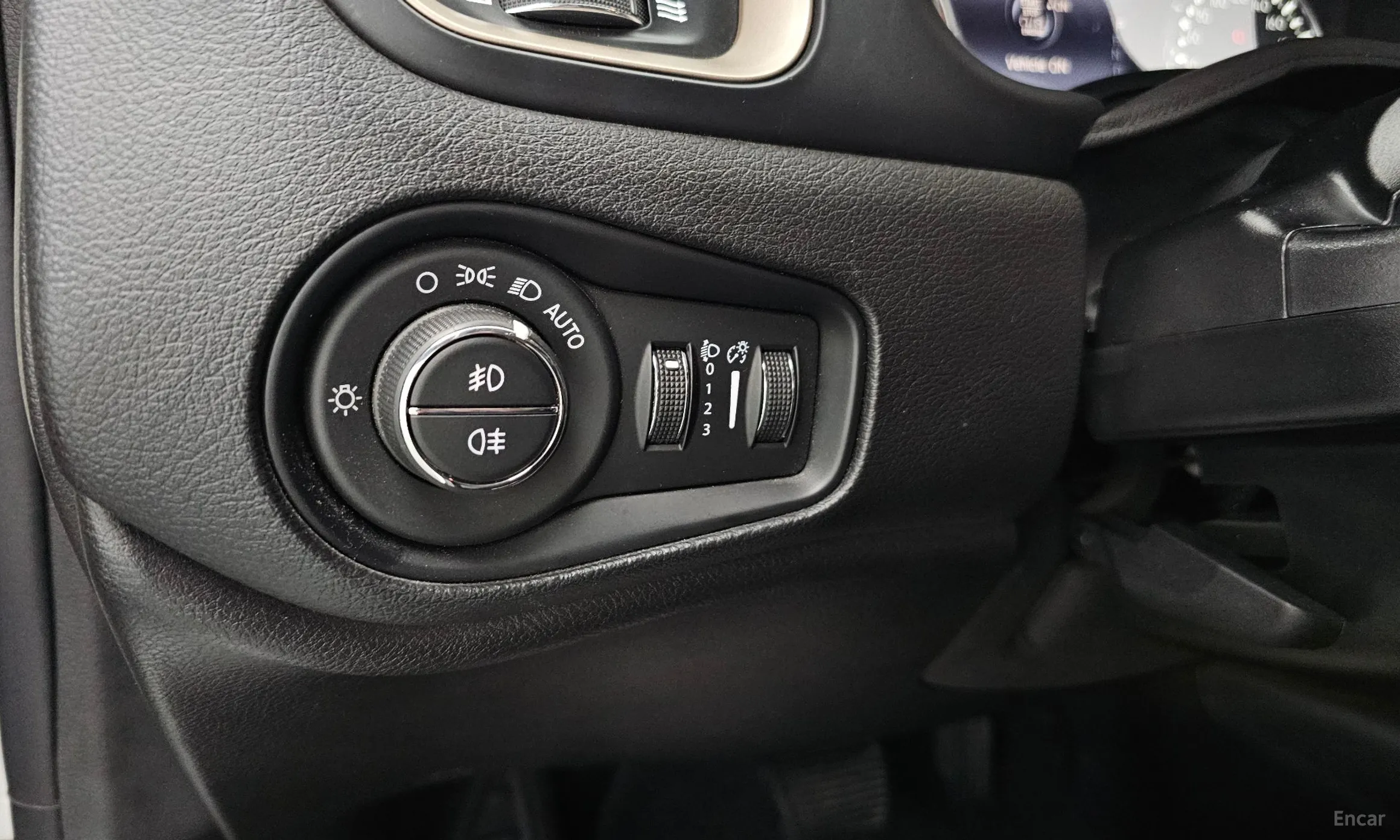 Jeep Renegade превью 15