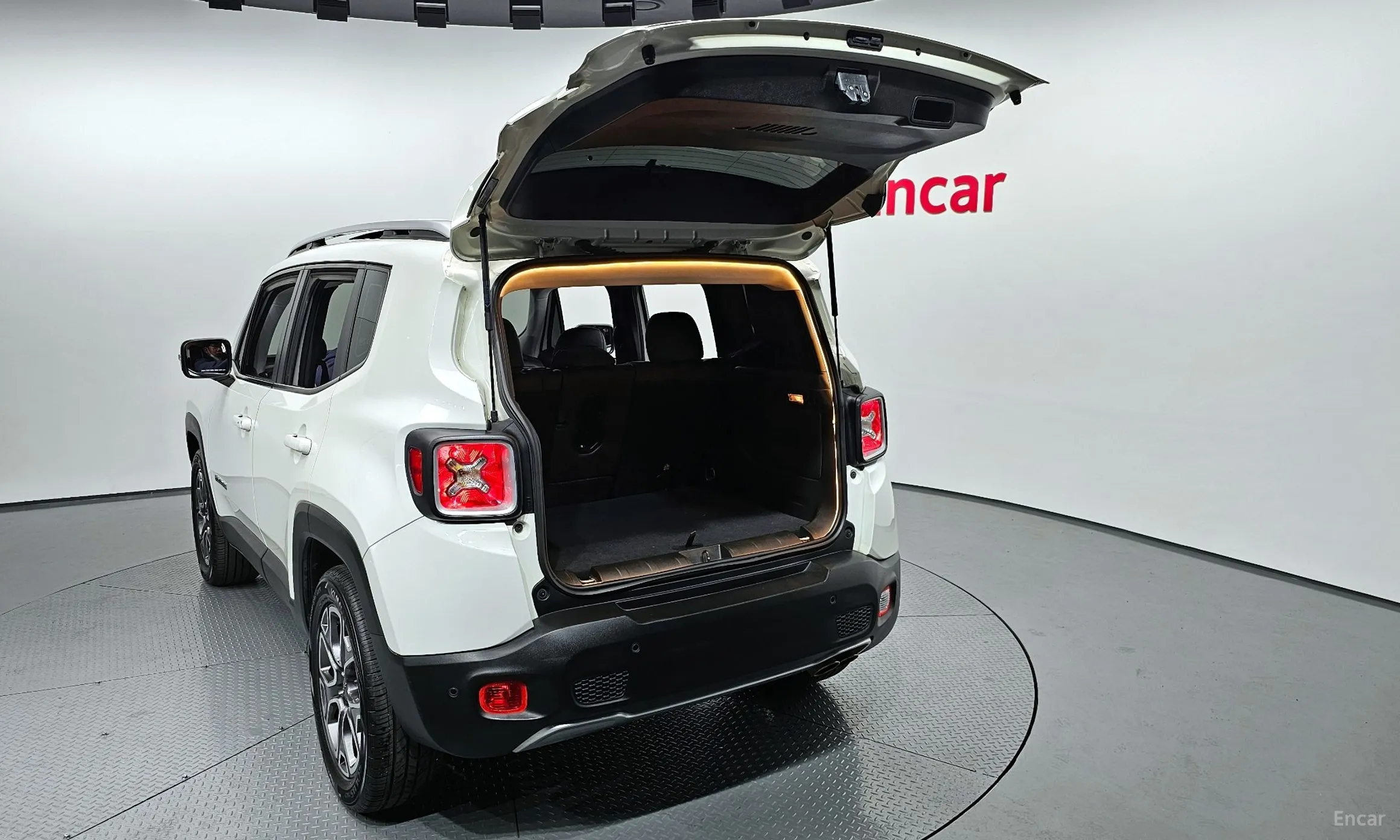 Jeep Renegade превью 20