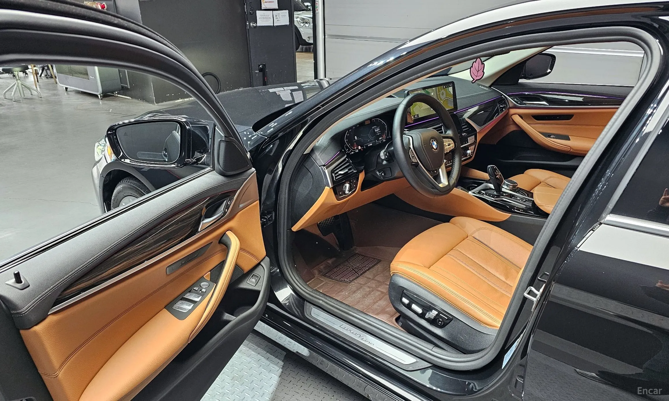BMW 5 Series (G30) превью 10