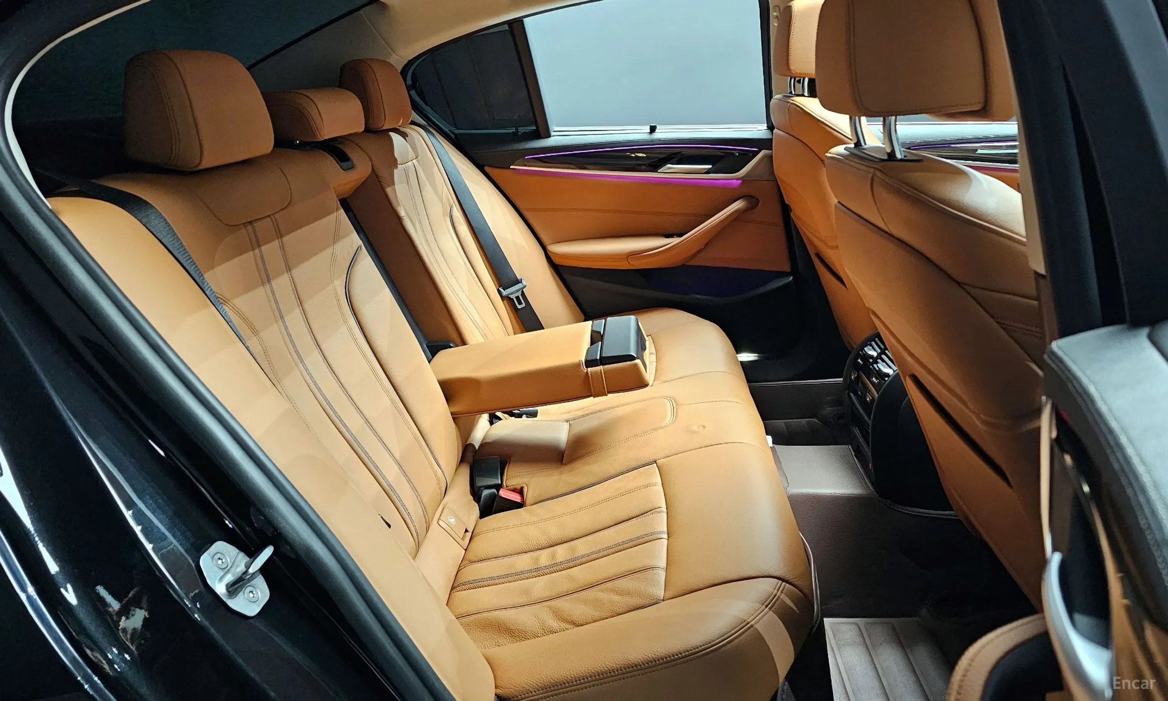 BMW 5 Series (G30) превью 12