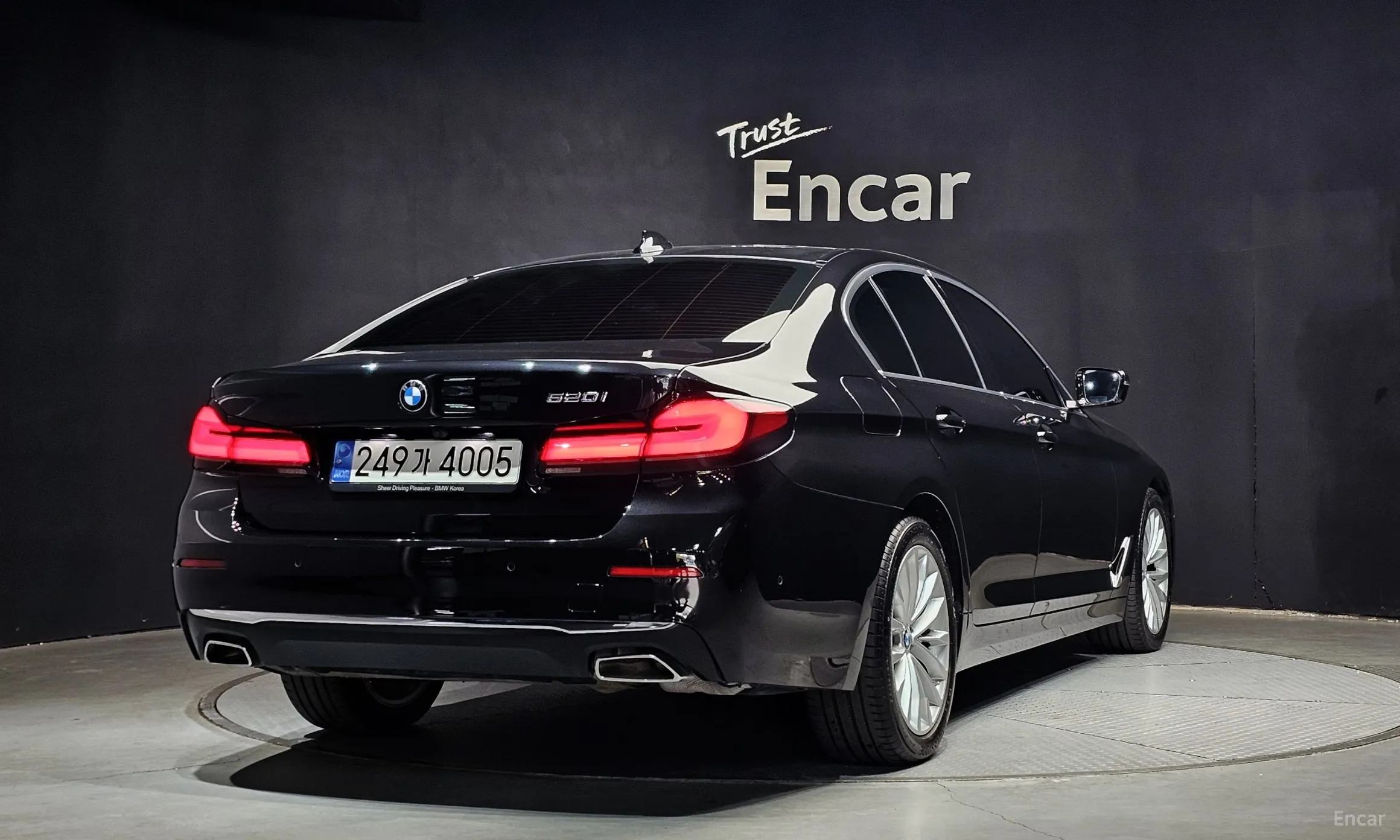 BMW 5 Series (G30) превью 2