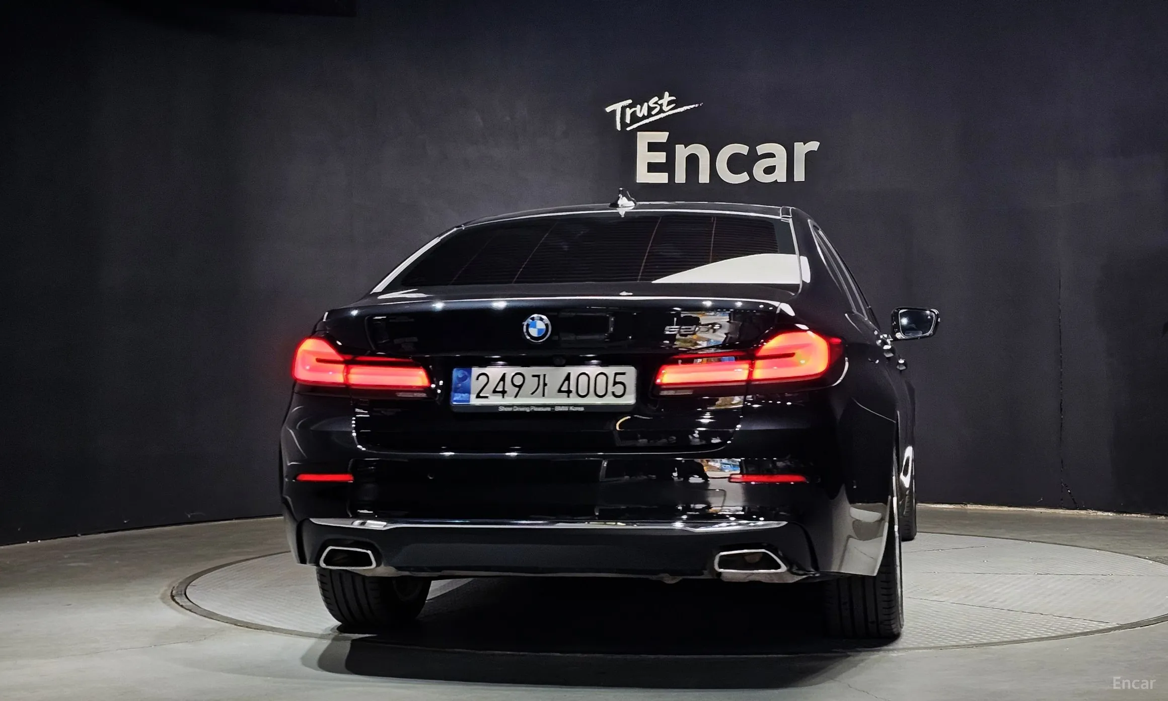 BMW 5 Series (G30) превью 4