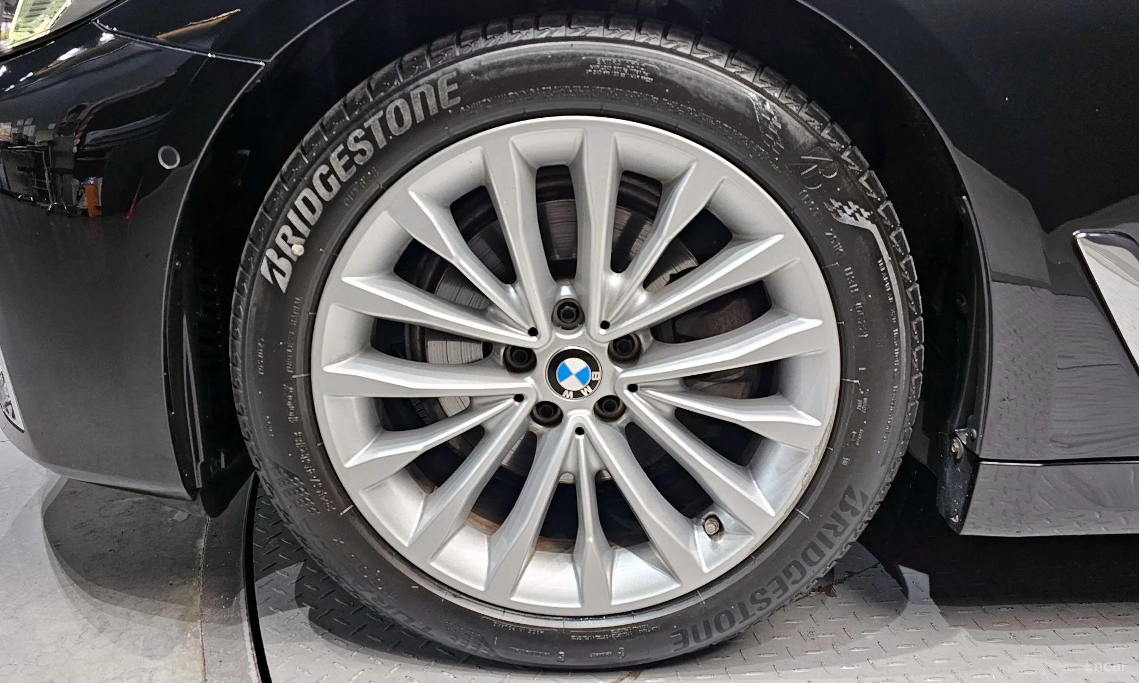 BMW 5 Series (G30) превью 5