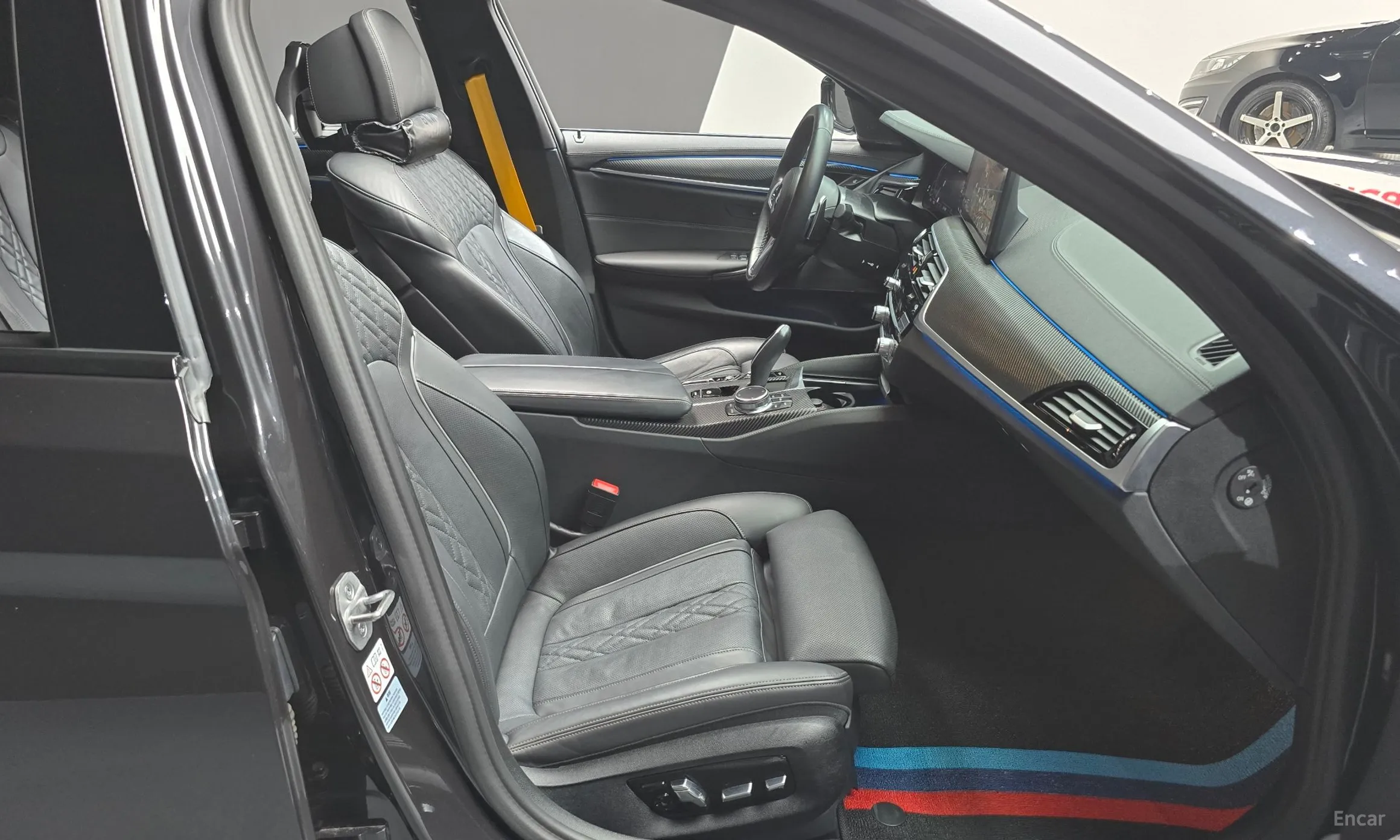 BMW 5 Series (G30) превью 10