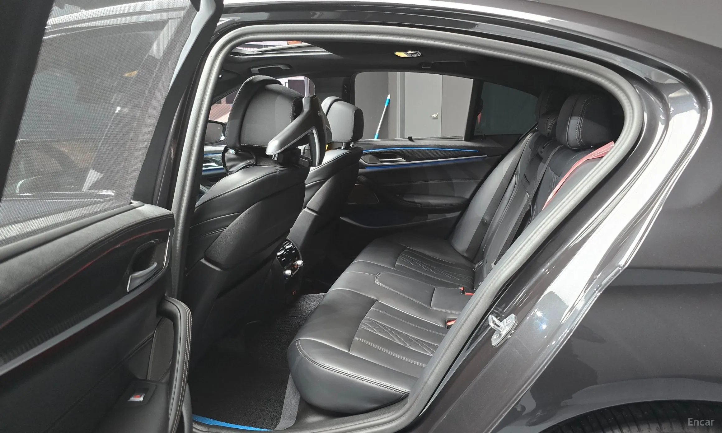BMW 5 Series (G30) превью 12