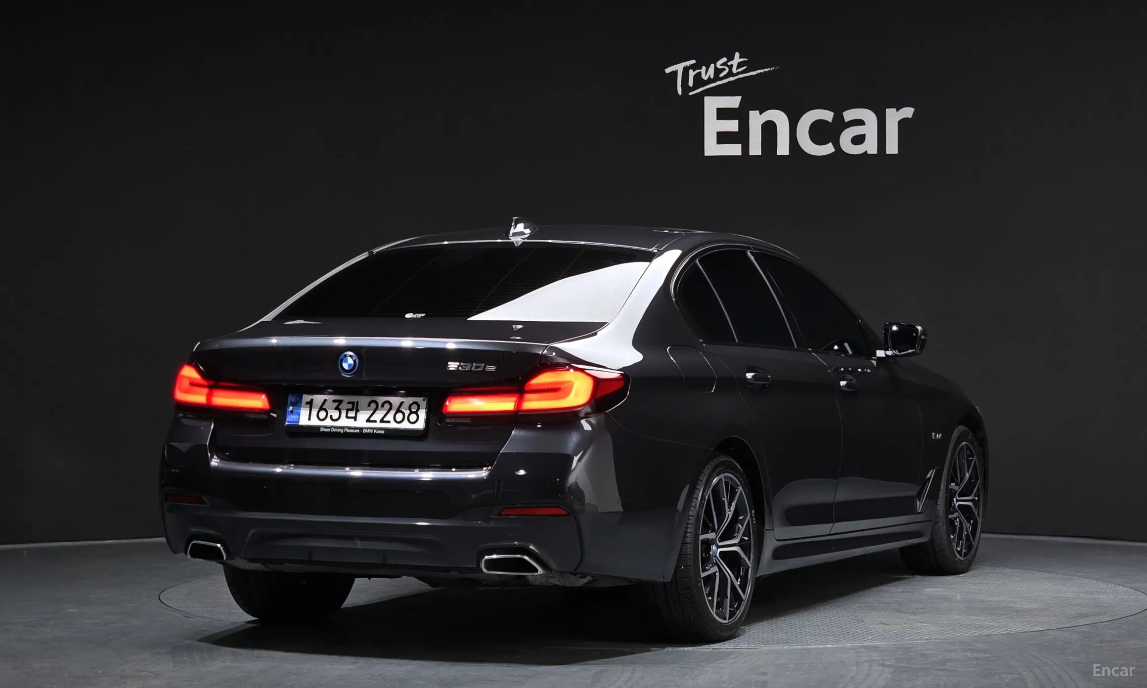 BMW 5 Series (G30) превью 2