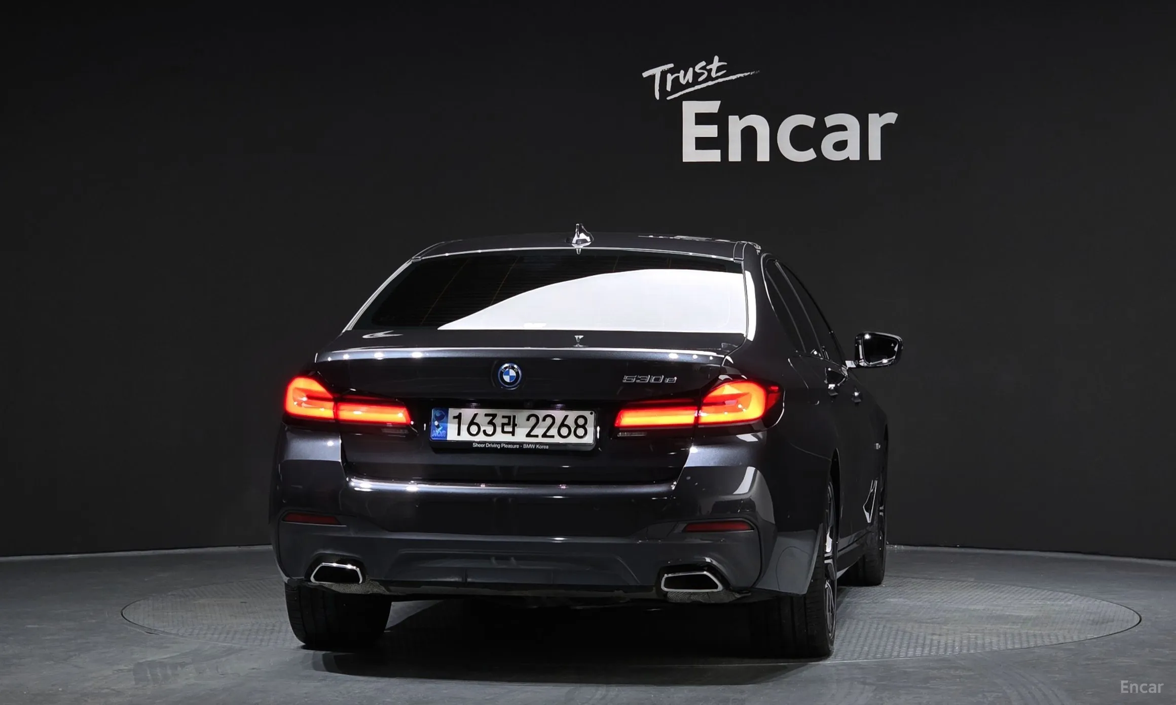 BMW 5 Series (G30) превью 4