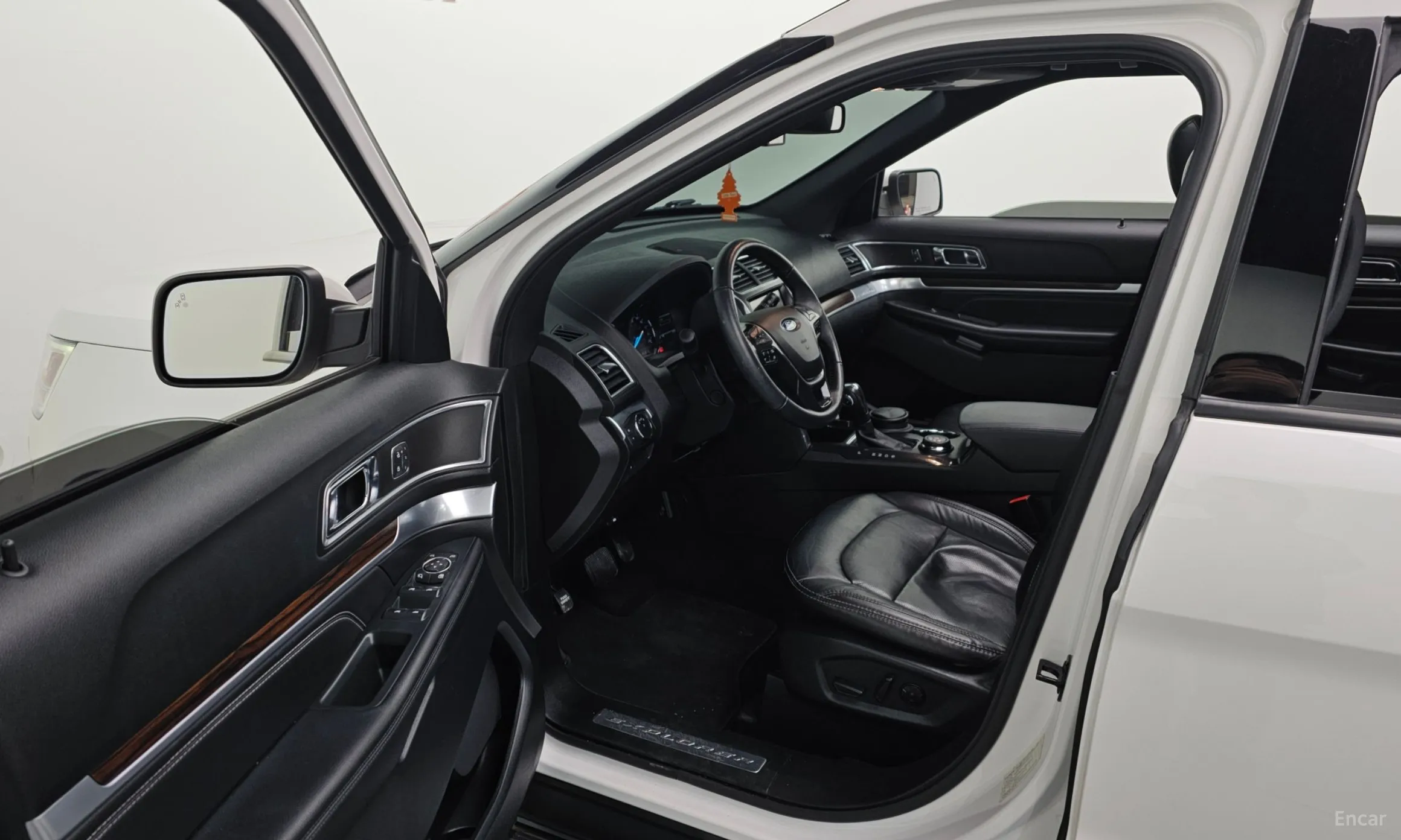Ford Explorer превью 10