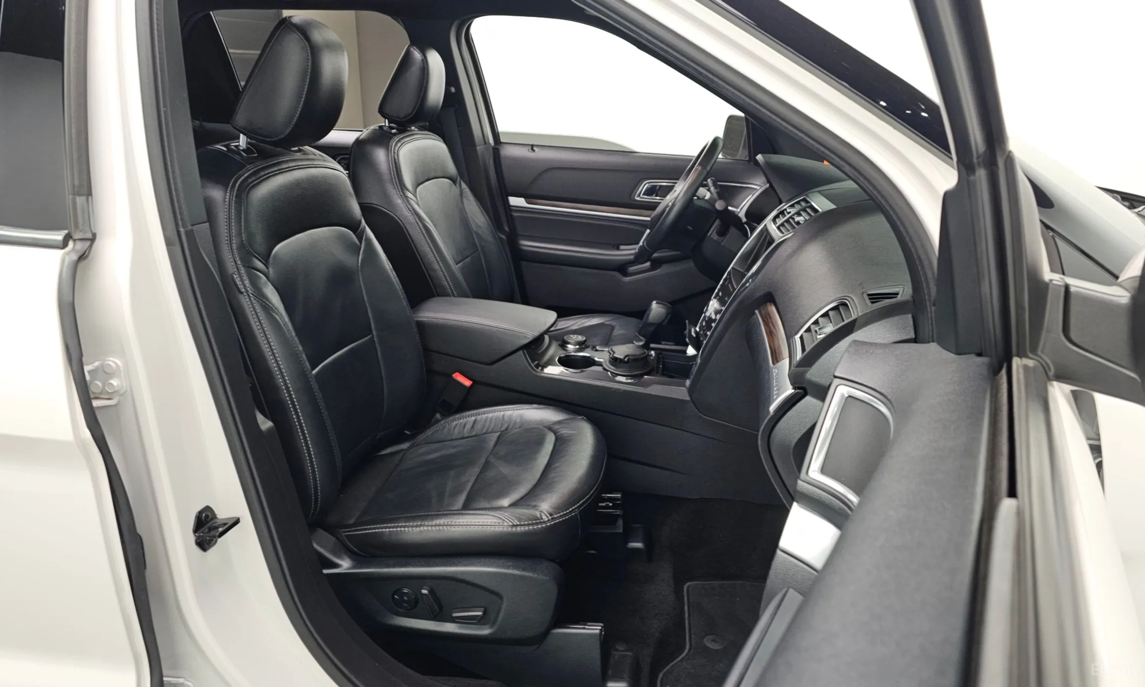 Ford Explorer превью 11