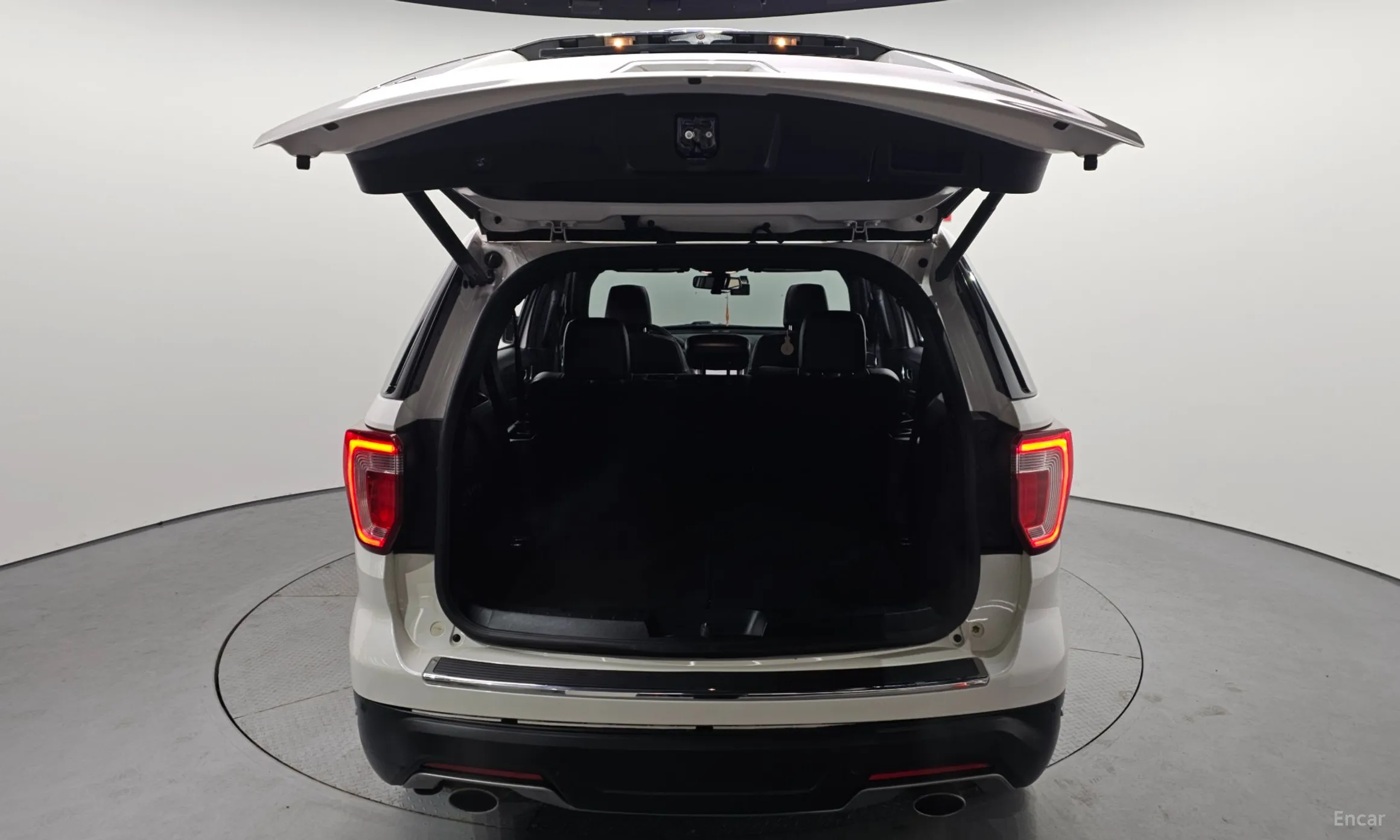 Ford Explorer превью 20