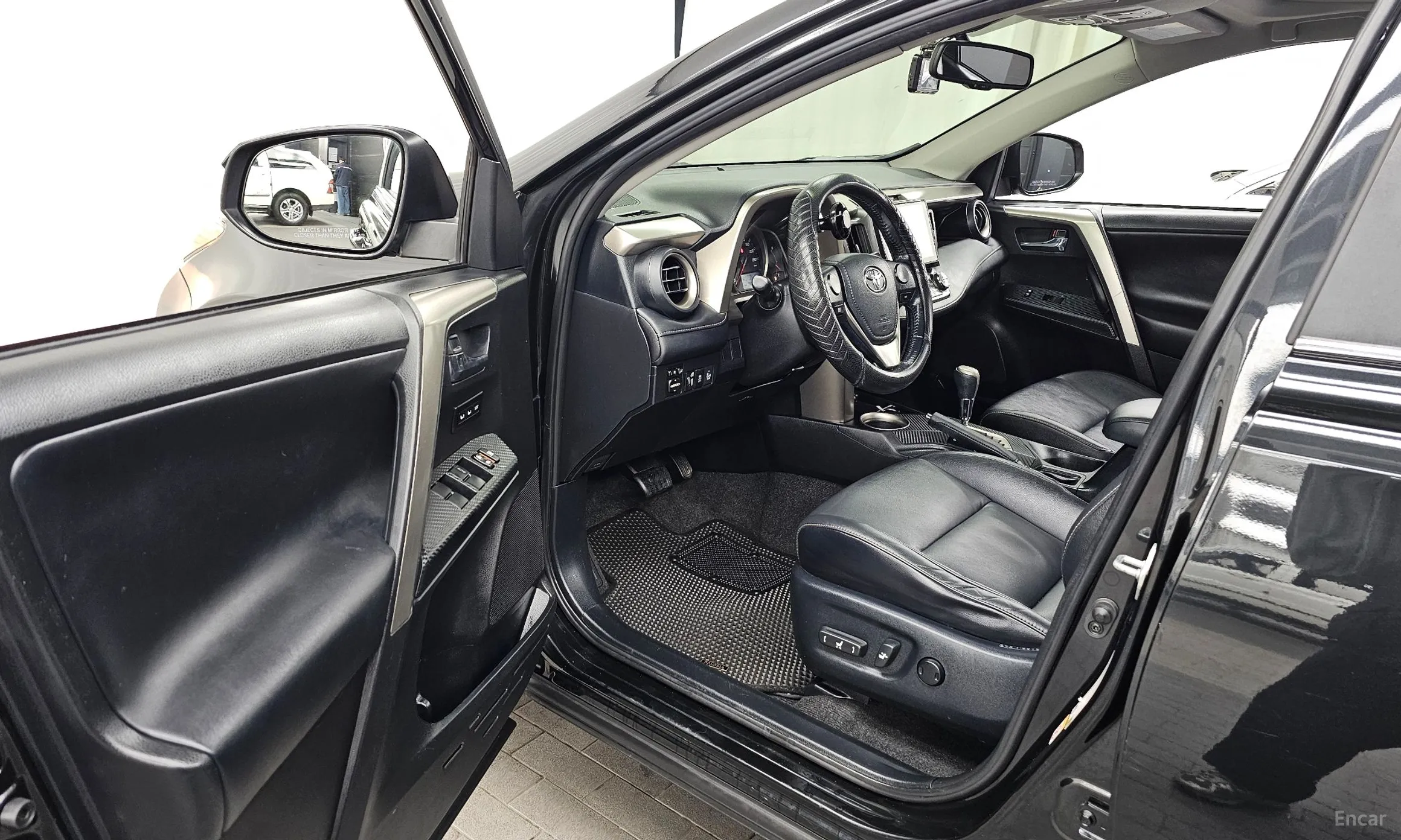 Toyota RAV4 превью 10