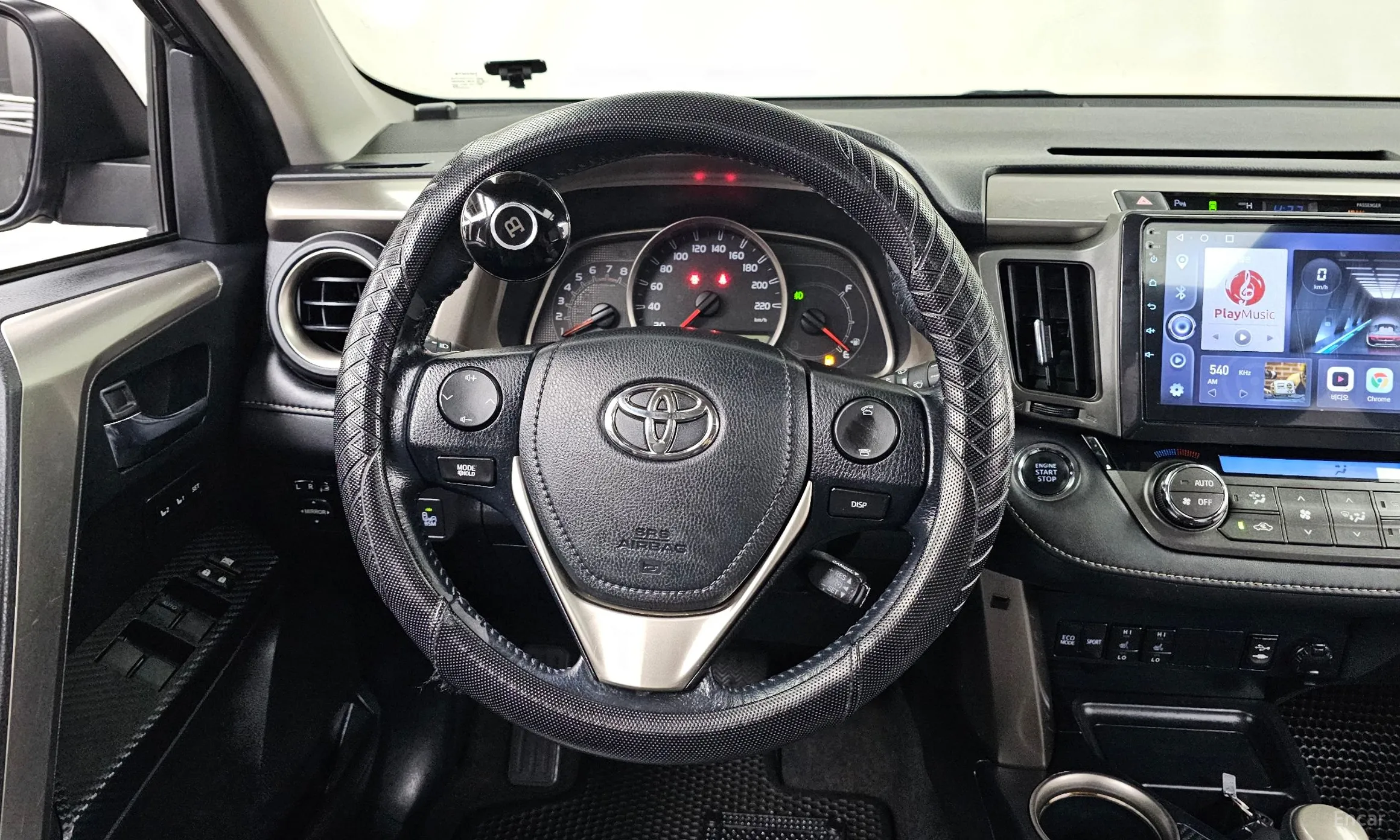 Toyota RAV4 превью 13