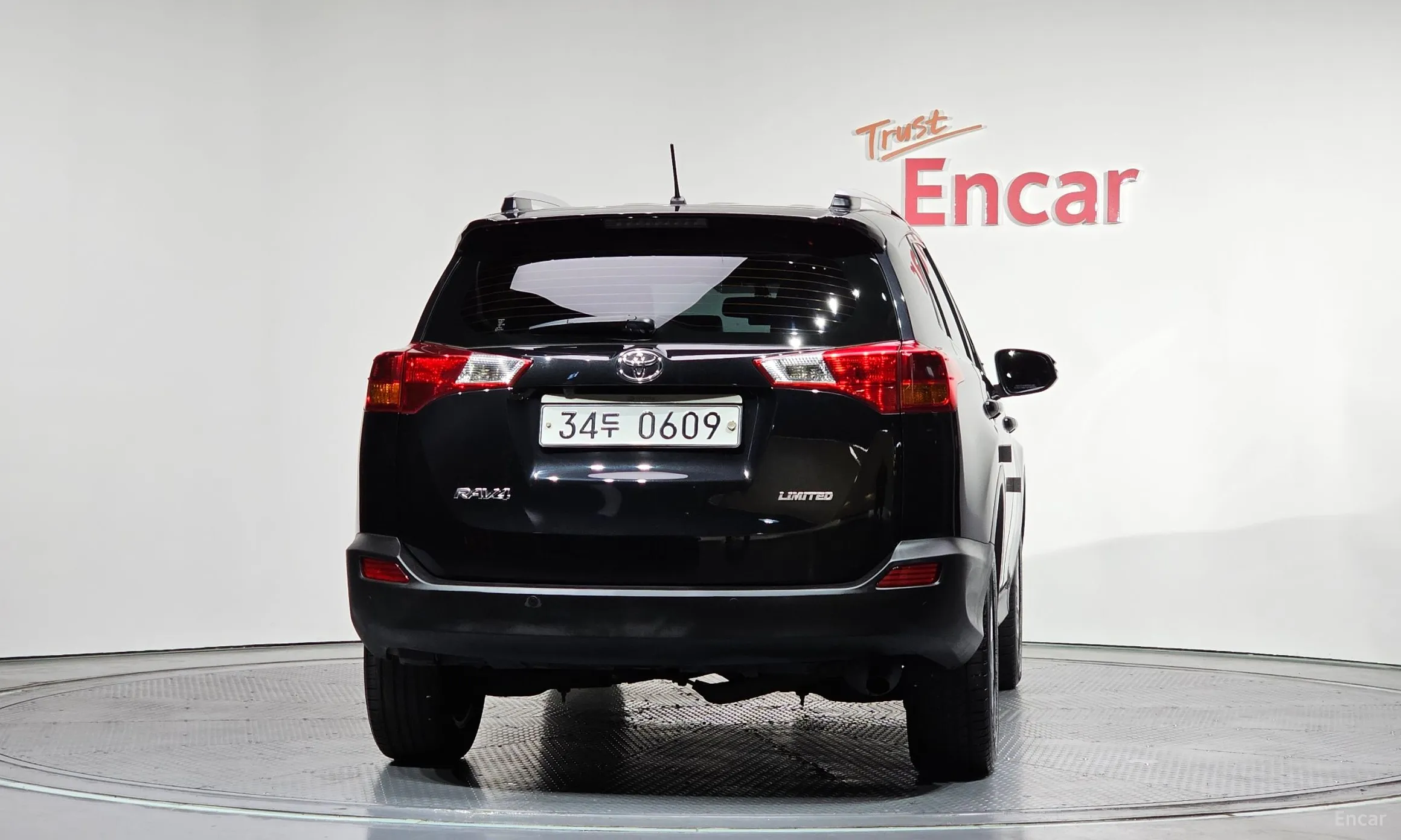 Toyota RAV4 превью 4