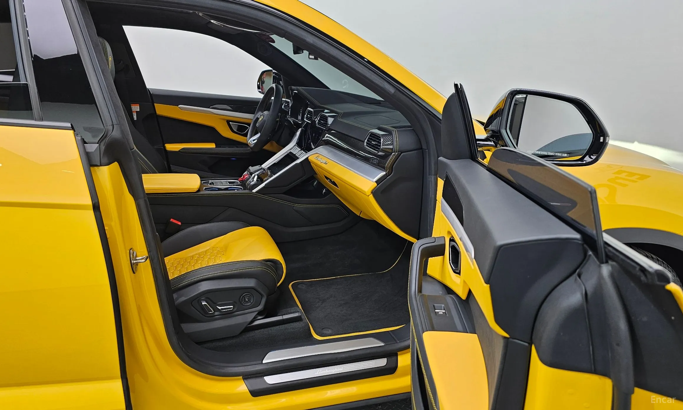 Lamborghini Urus превью 10