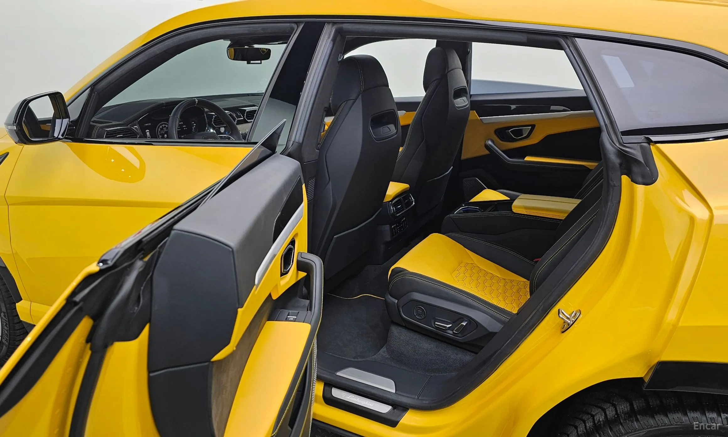 Lamborghini Urus превью 12