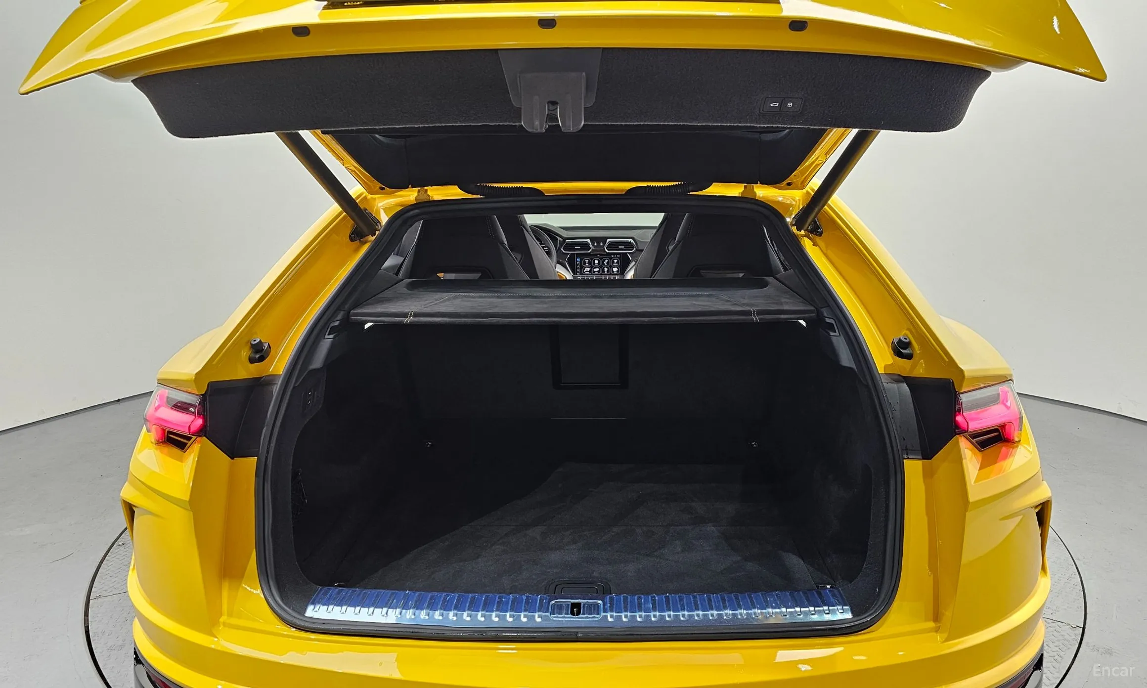 Lamborghini Urus превью 20