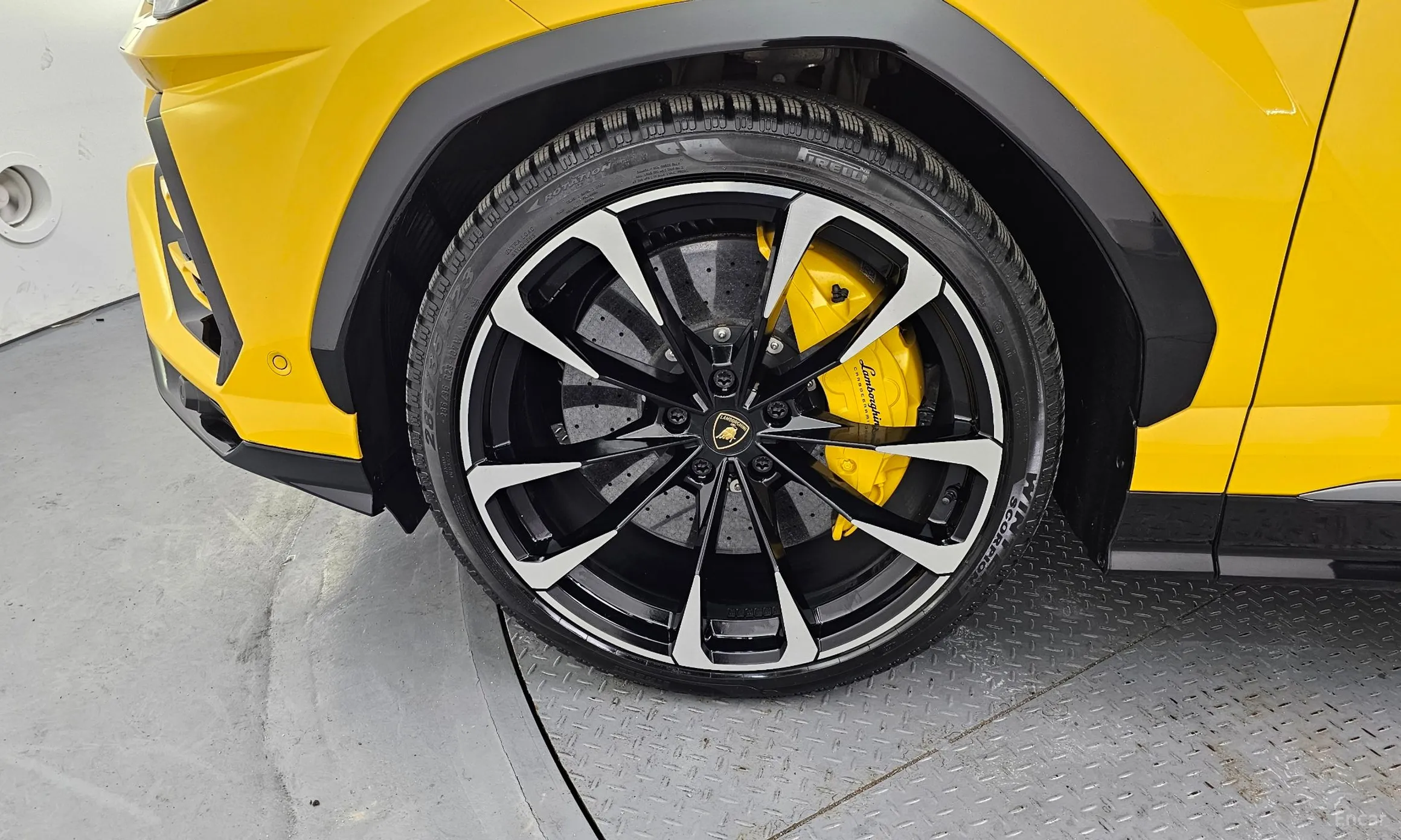 Lamborghini Urus превью 5