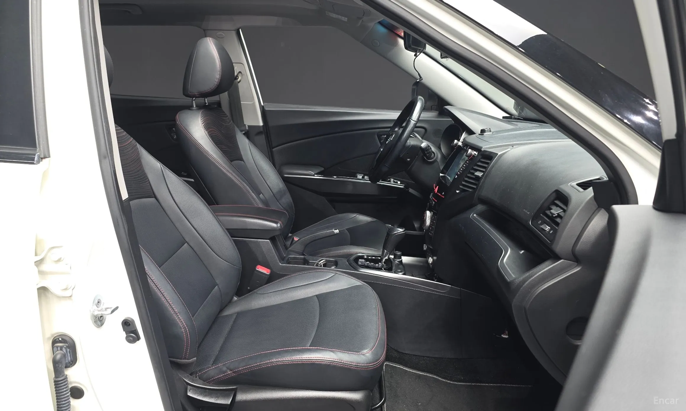 KG Mobility (SsangYong) Tivoli Air превью 11