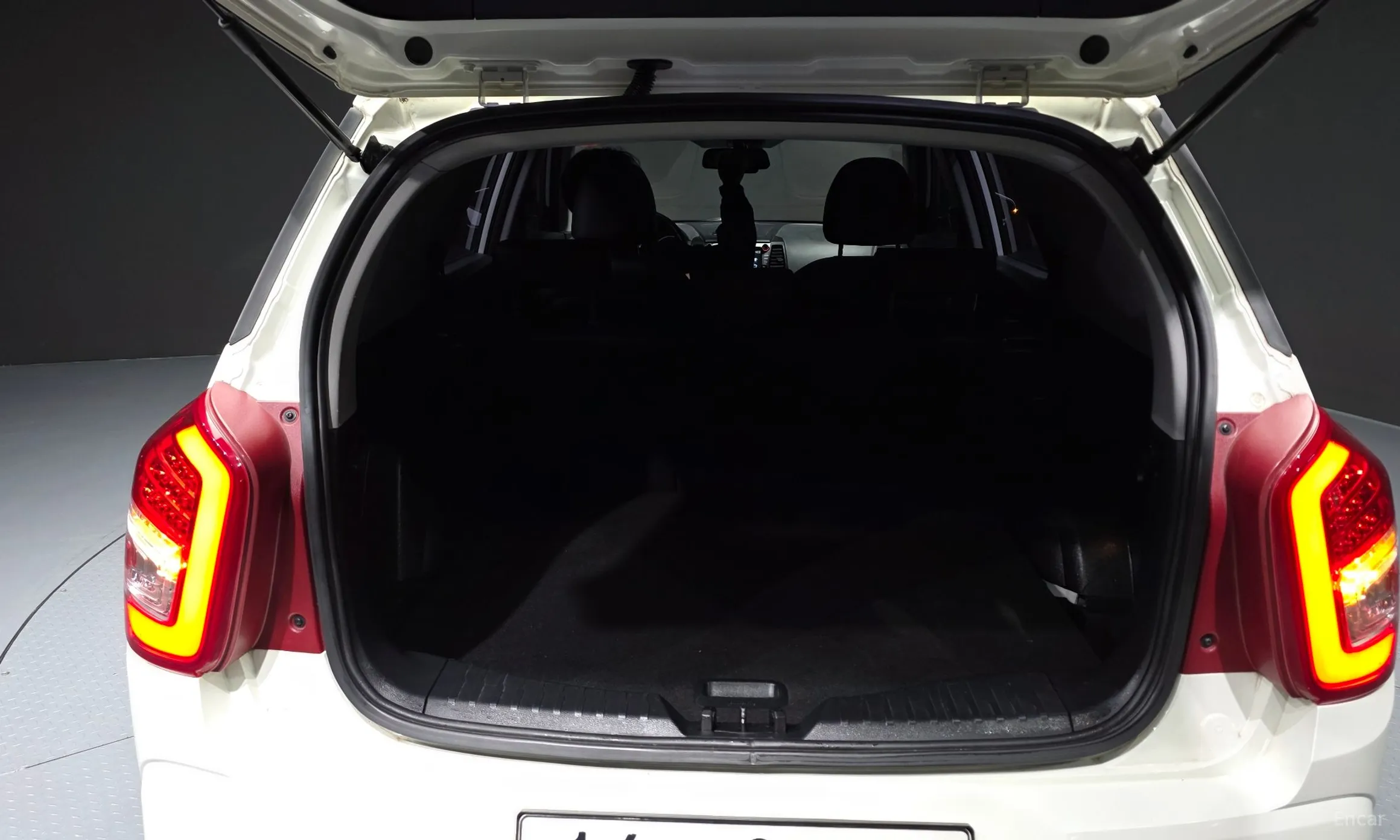 KG Mobility (SsangYong) Tivoli Air превью 20