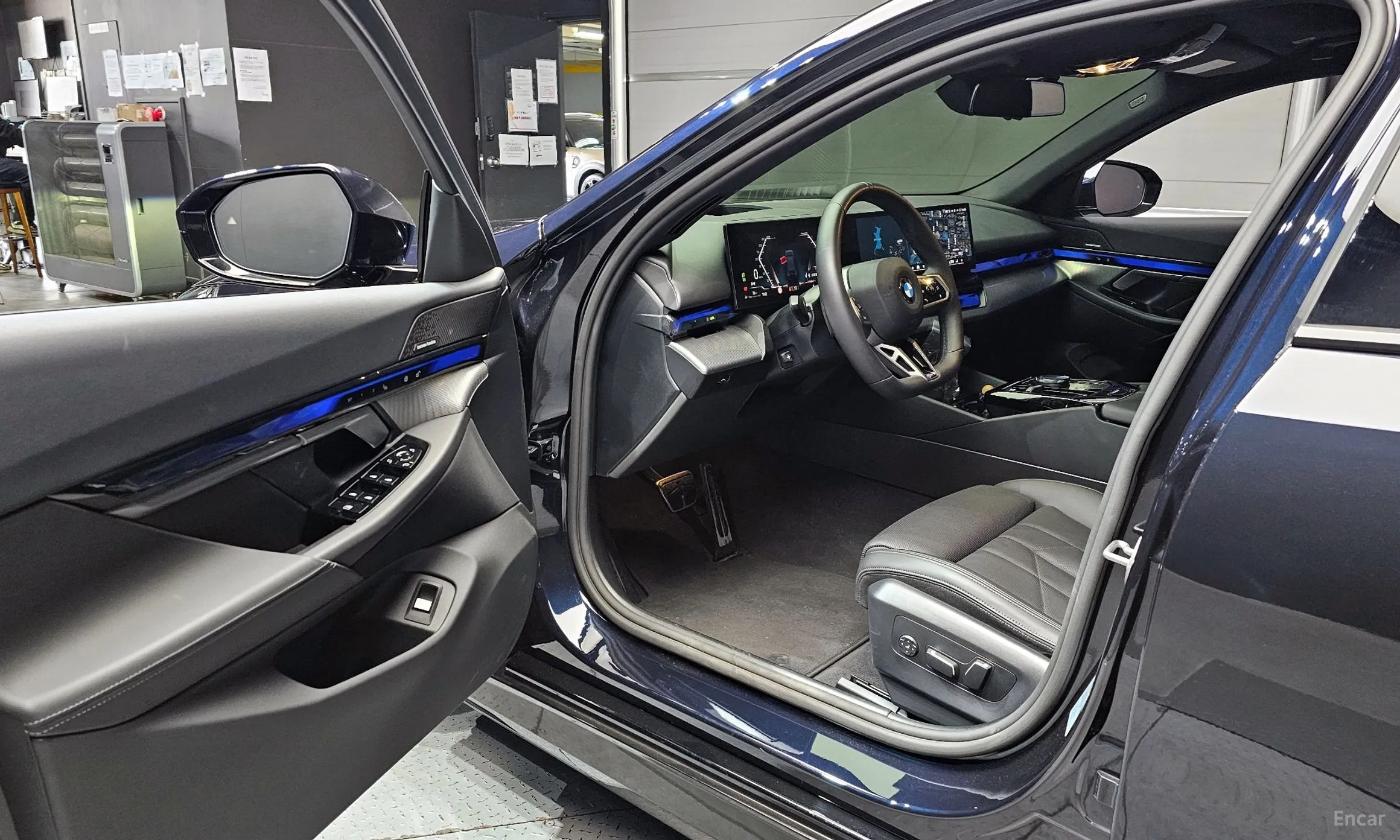 BMW 5 Series (G60) превью 11