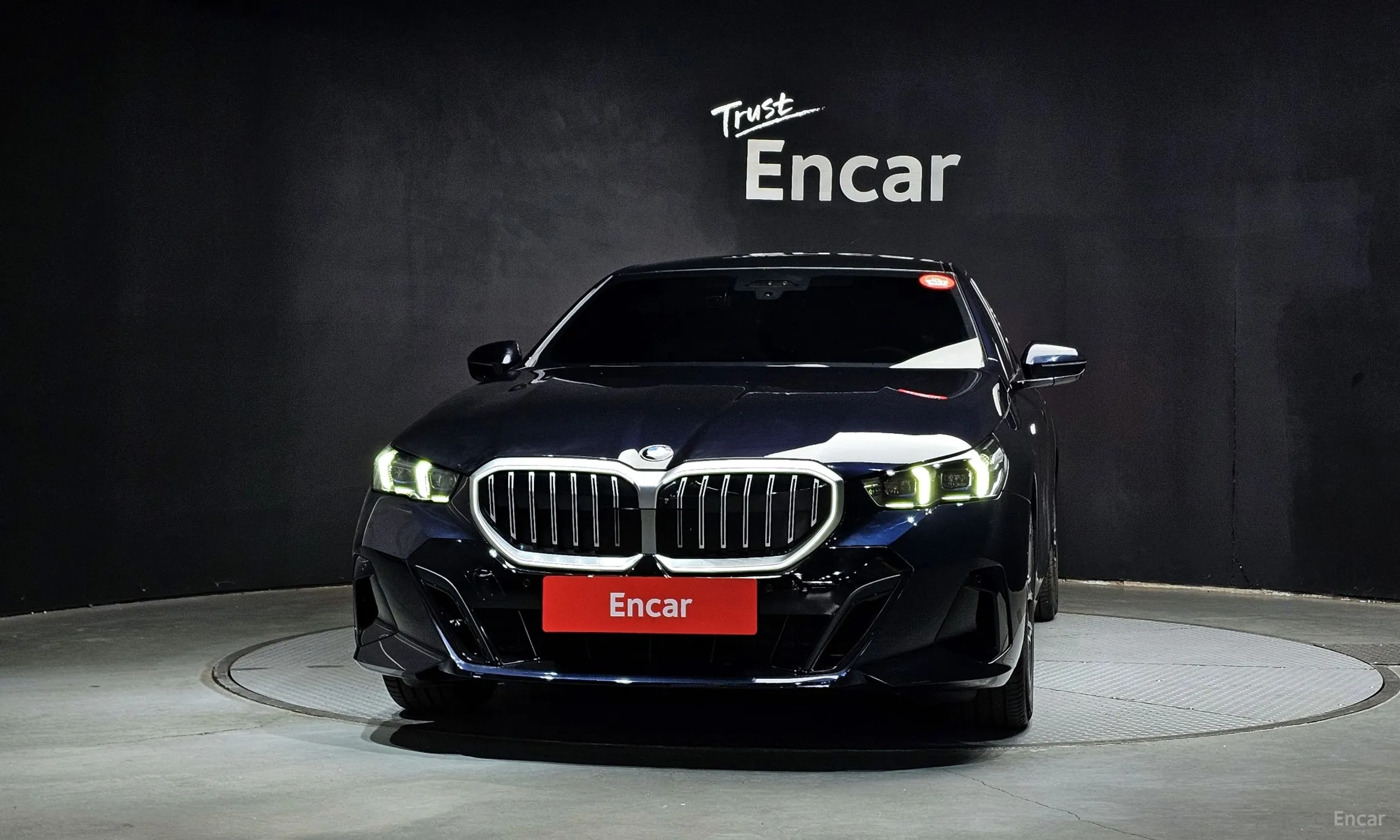 BMW 5 Series (G60) превью 3