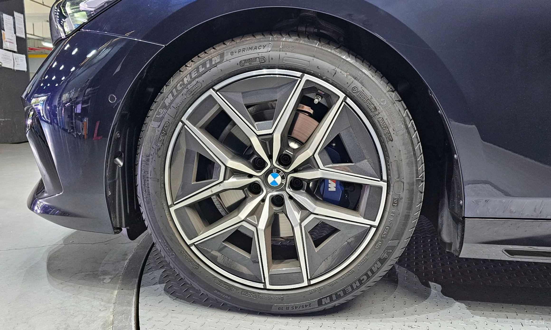 BMW 5 Series (G60) превью 5