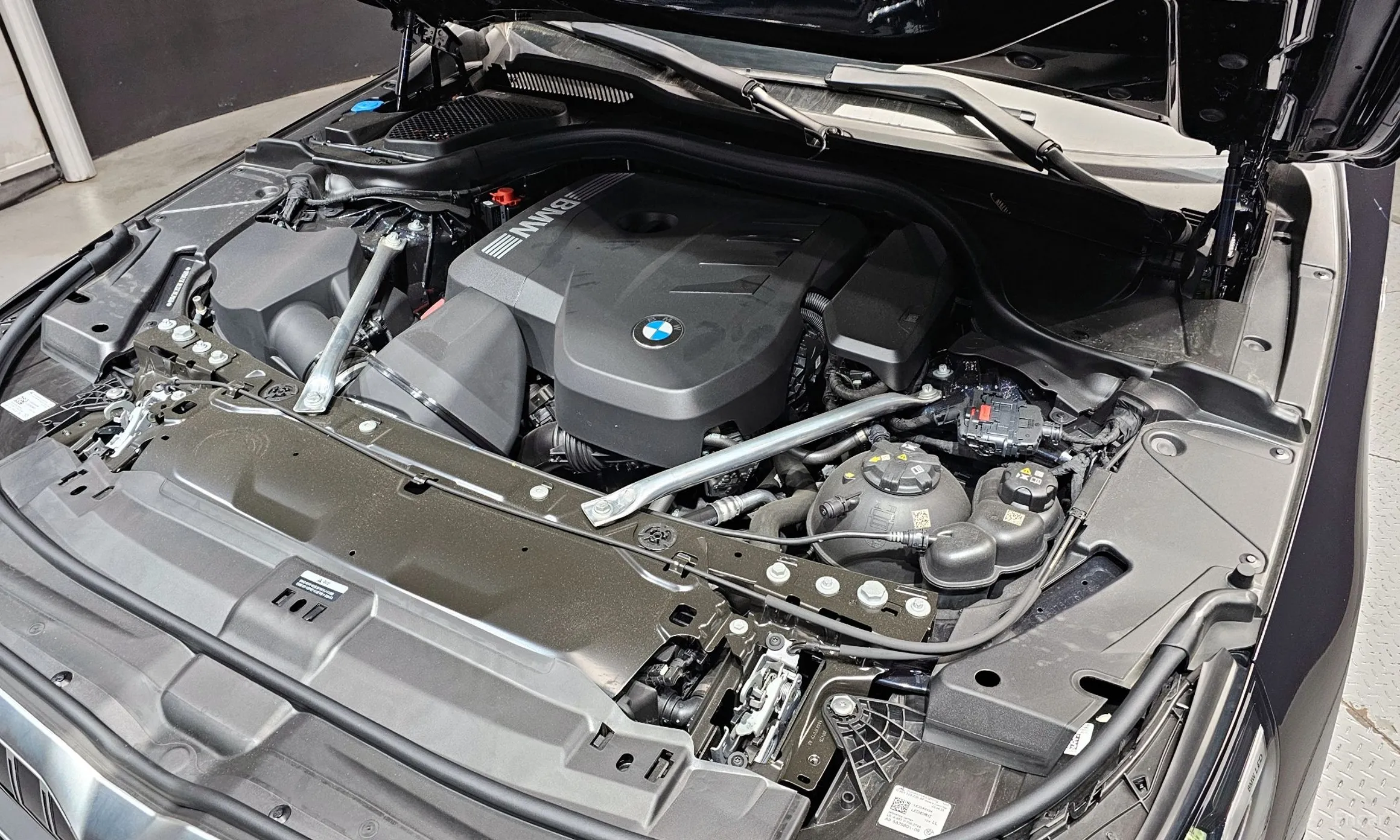 BMW 5 Series (G60) превью 6