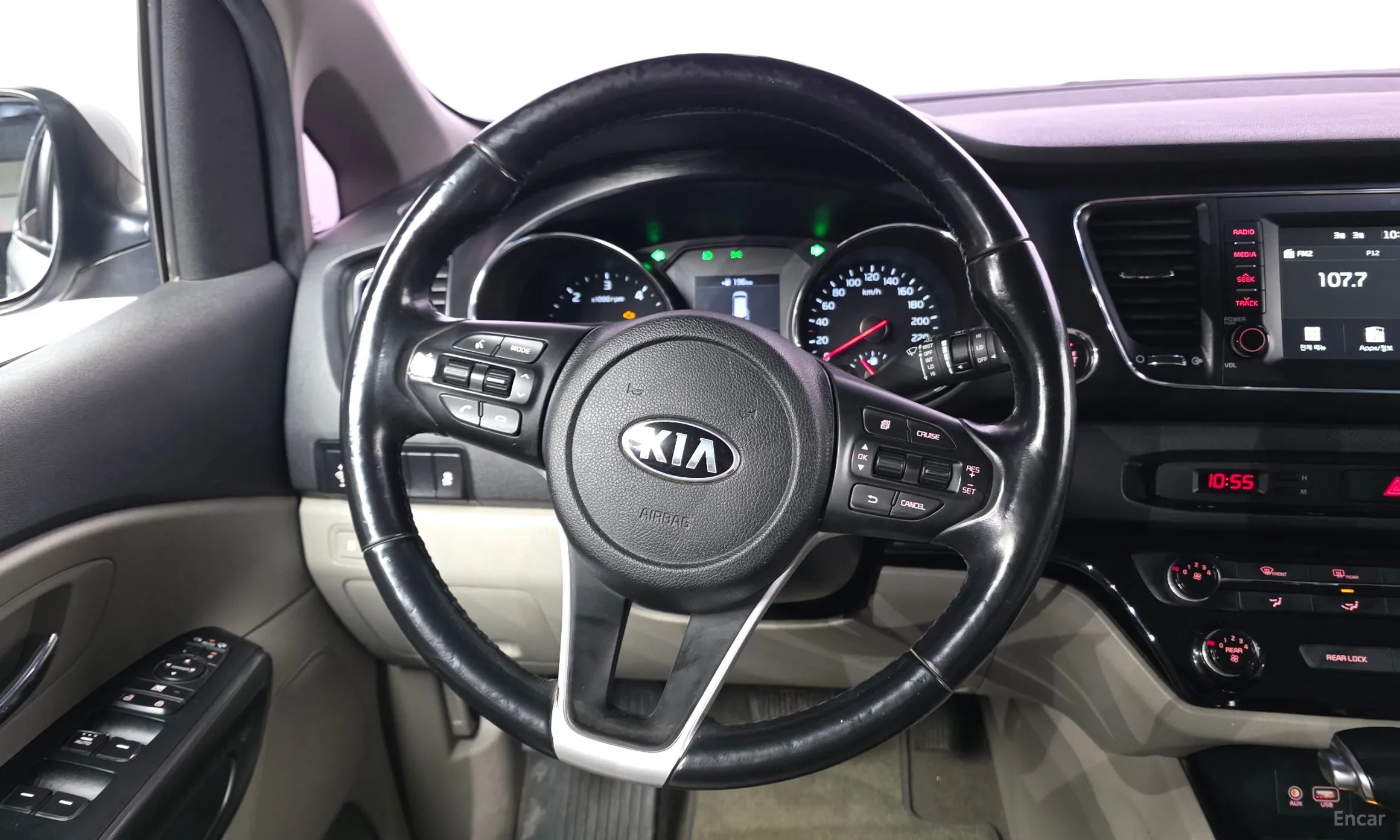 Kia Carnival превью 13
