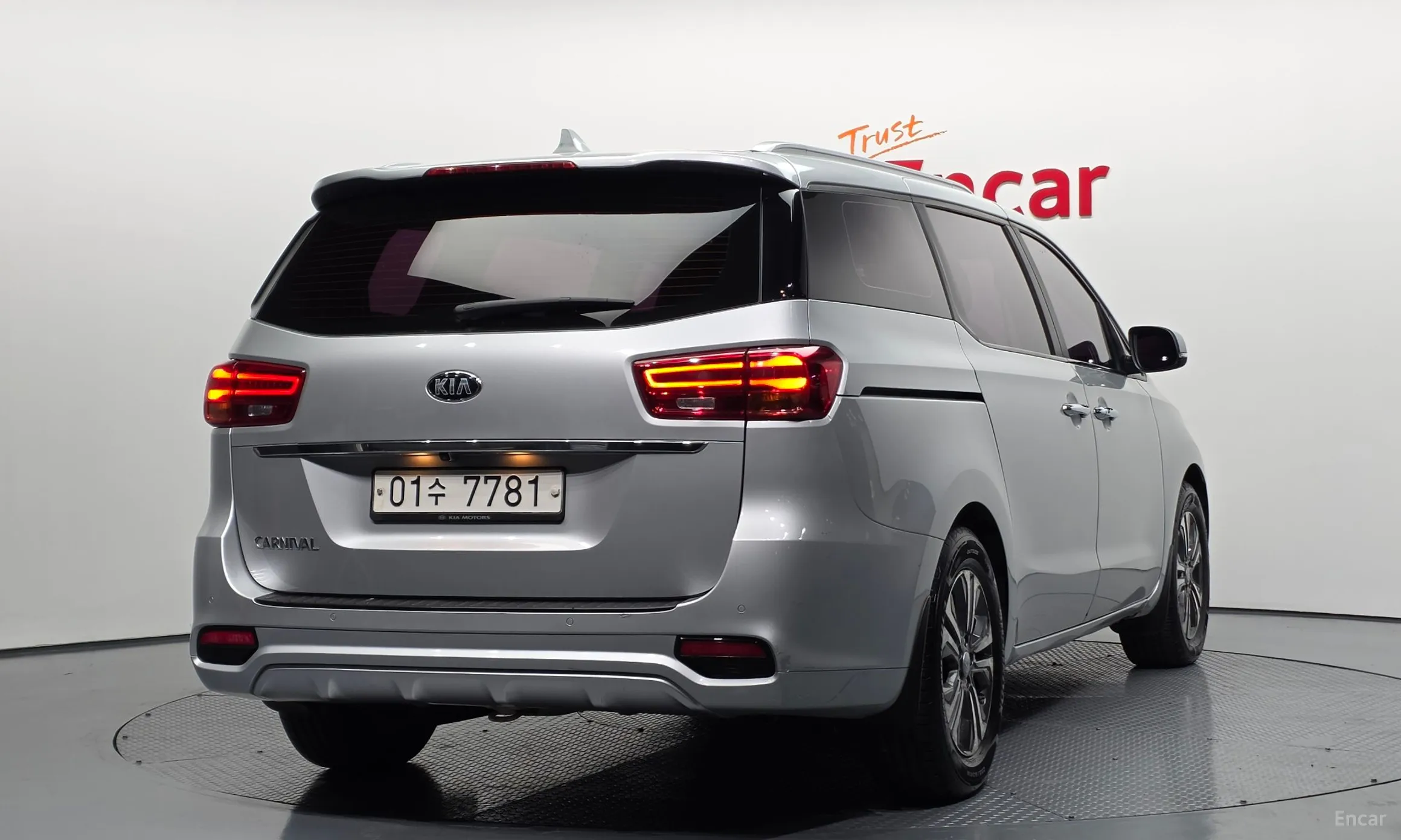 Kia Carnival превью 2