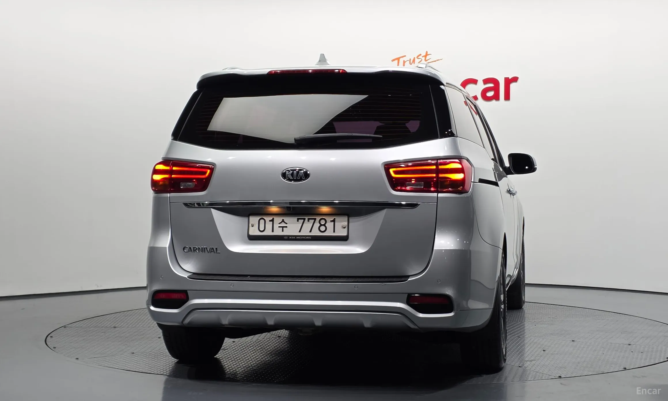 Kia Carnival превью 4