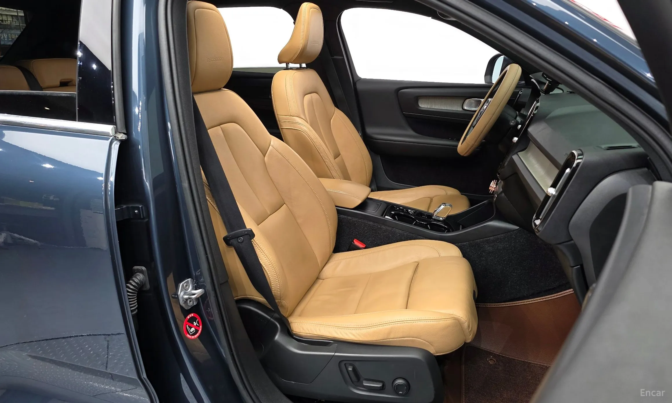 Volvo XC40 превью 10