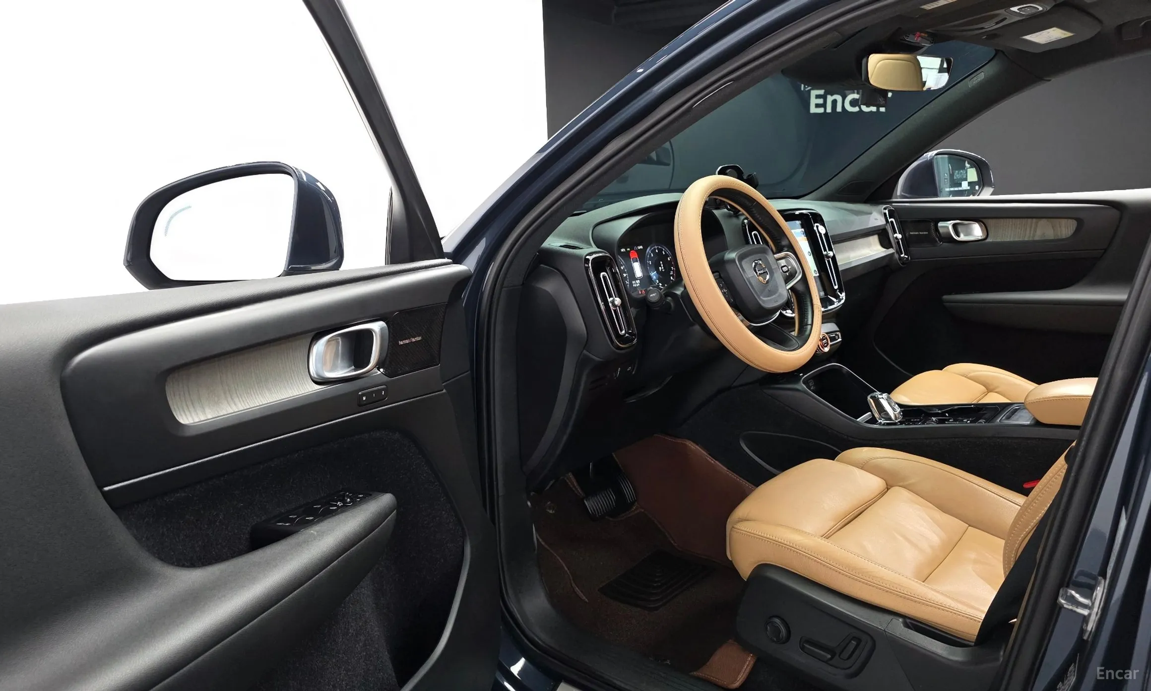 Volvo XC40 превью 11