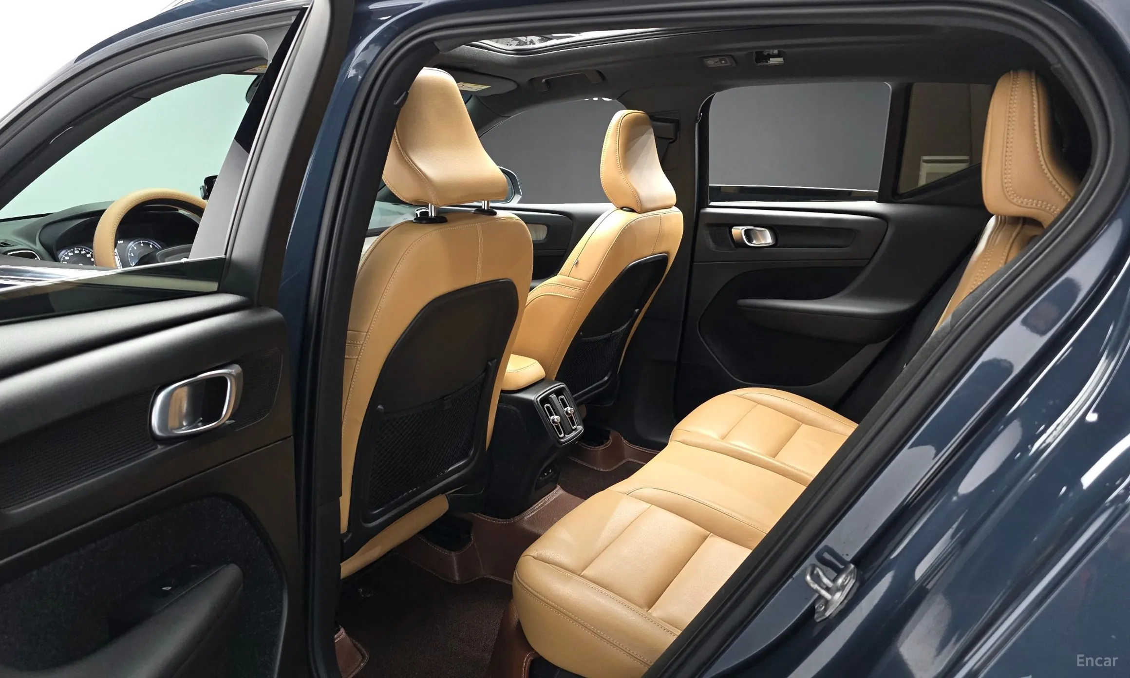 Volvo XC40 превью 12