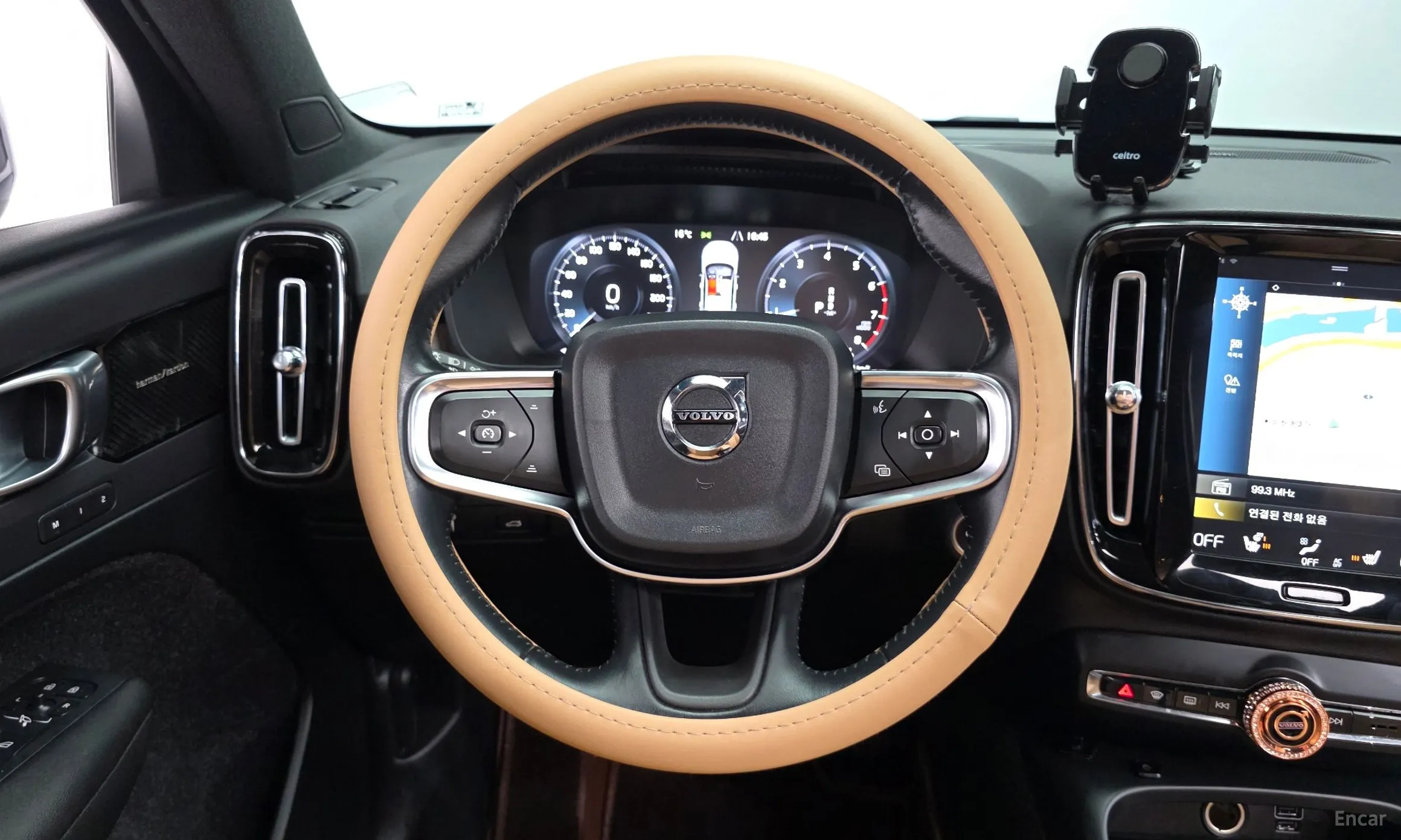 Volvo XC40 превью 13