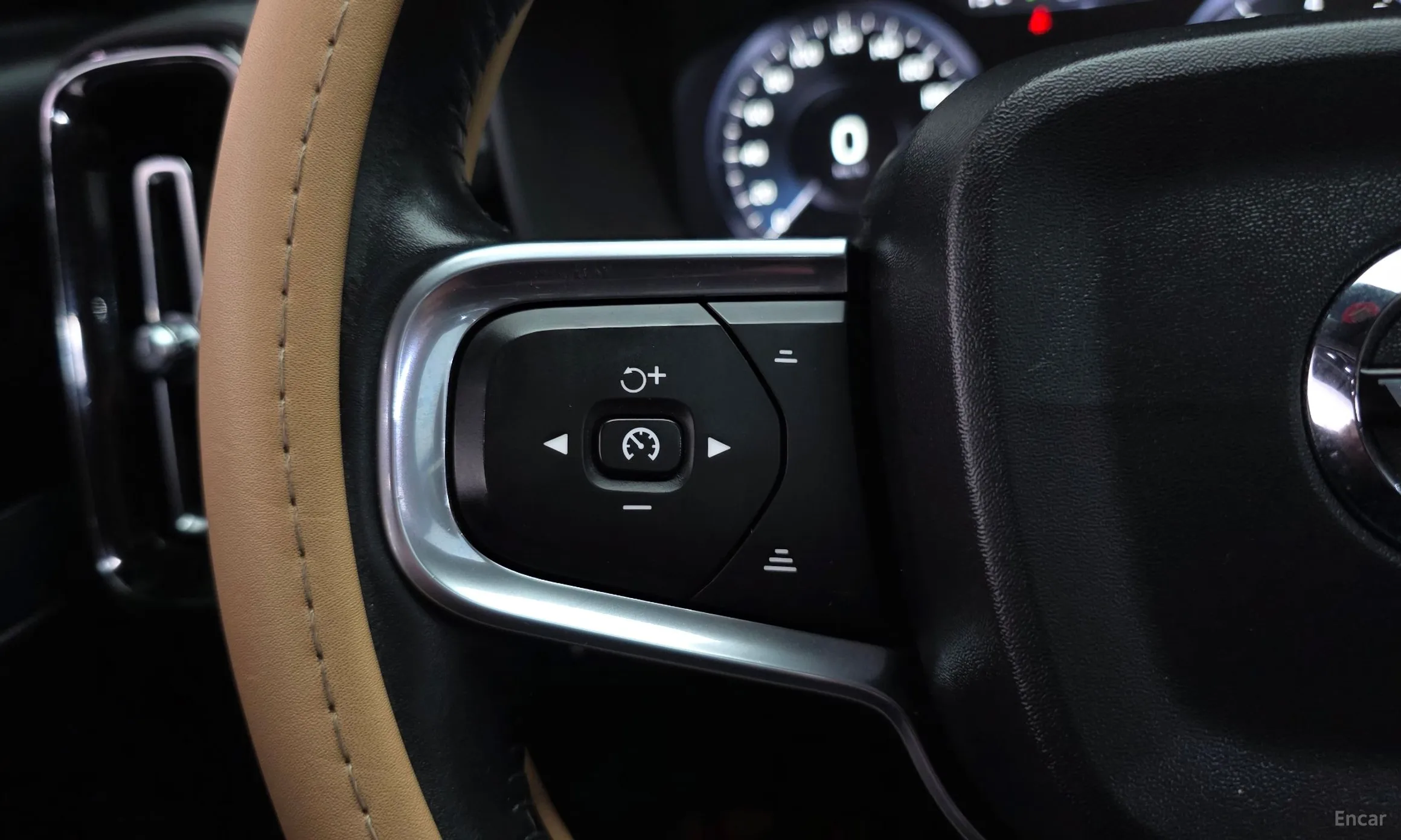Volvo XC40 превью 20