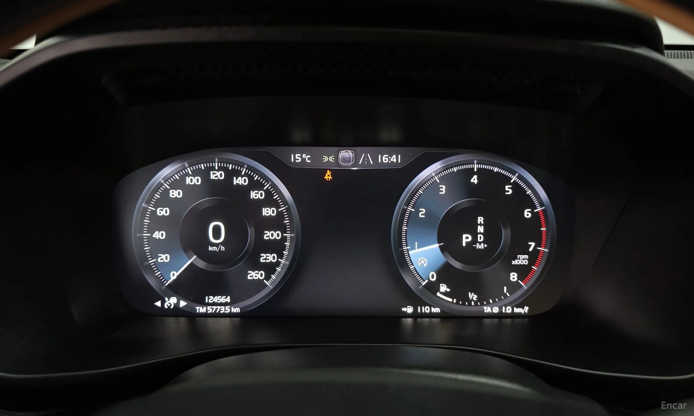Volvo XC40 превью 8