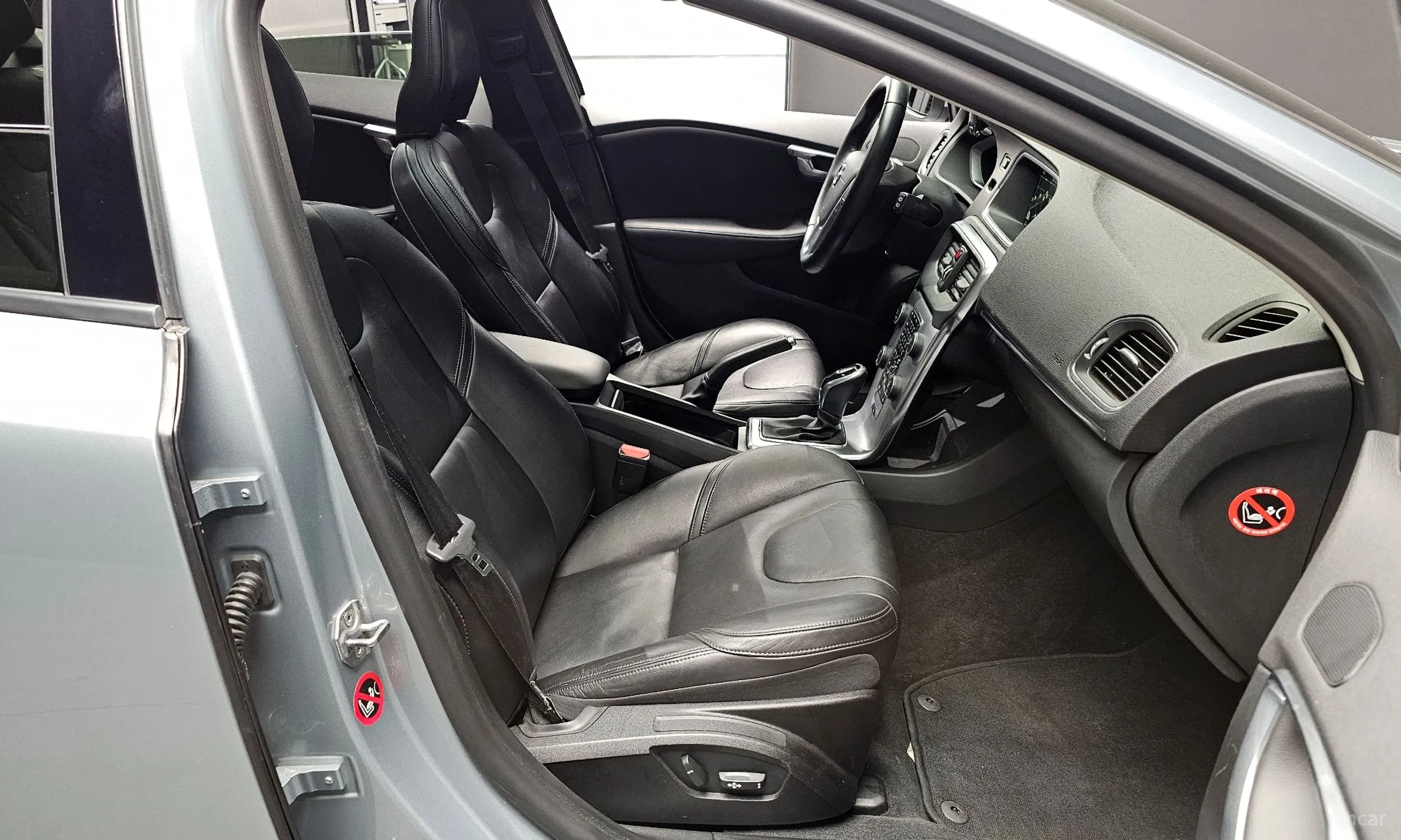 Volvo V40 превью 10
