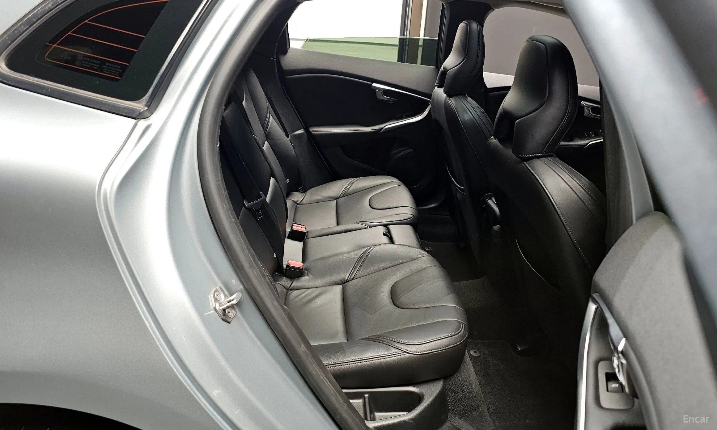 Volvo V40 превью 11