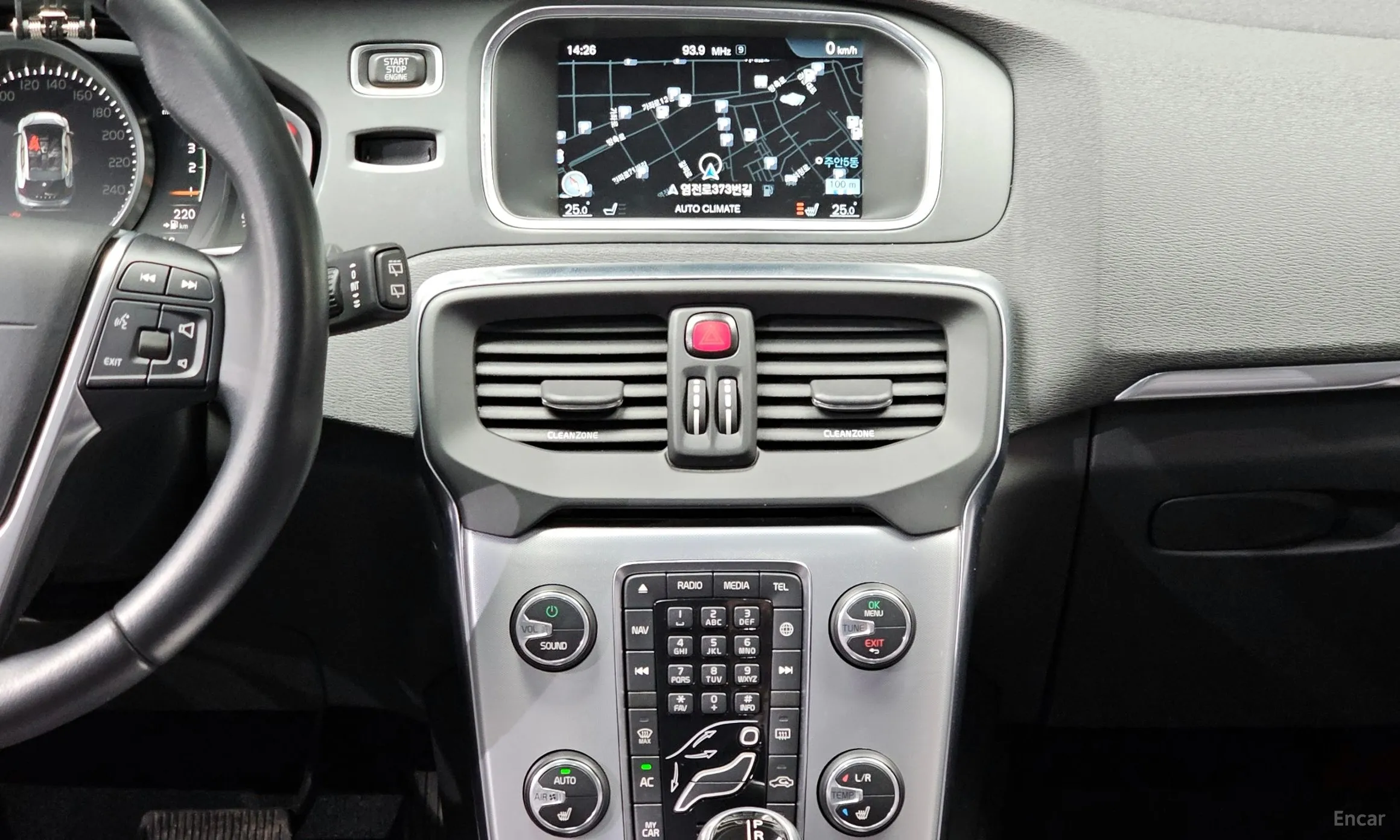 Volvo V40 превью 14