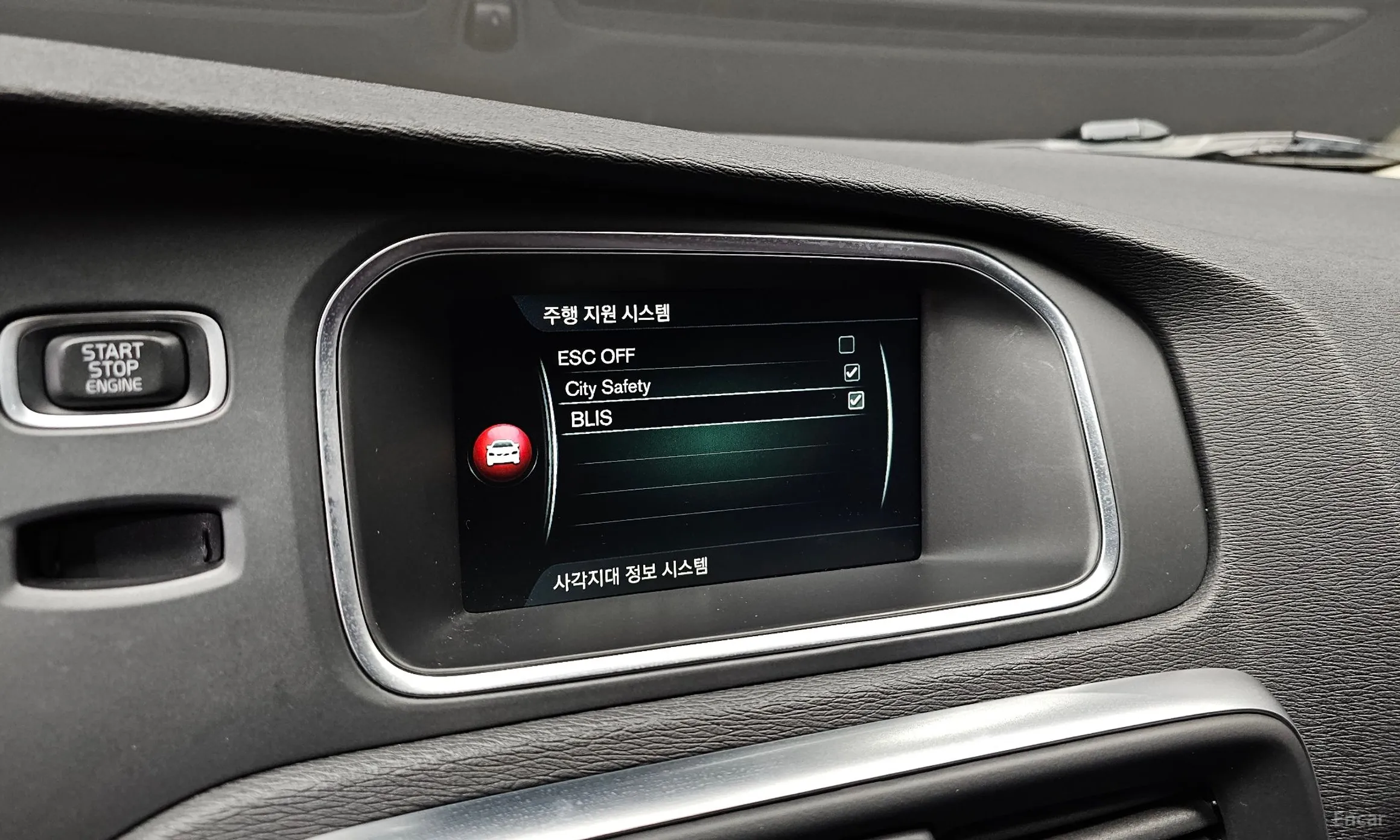 Volvo V40 превью 16