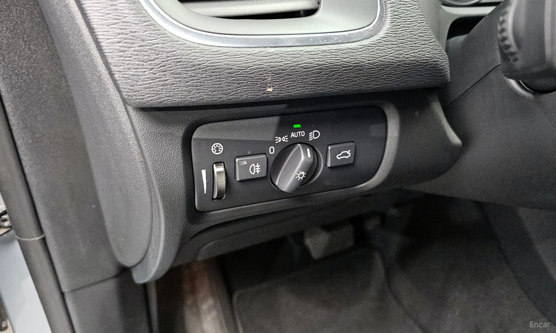 Volvo V40 превью 17