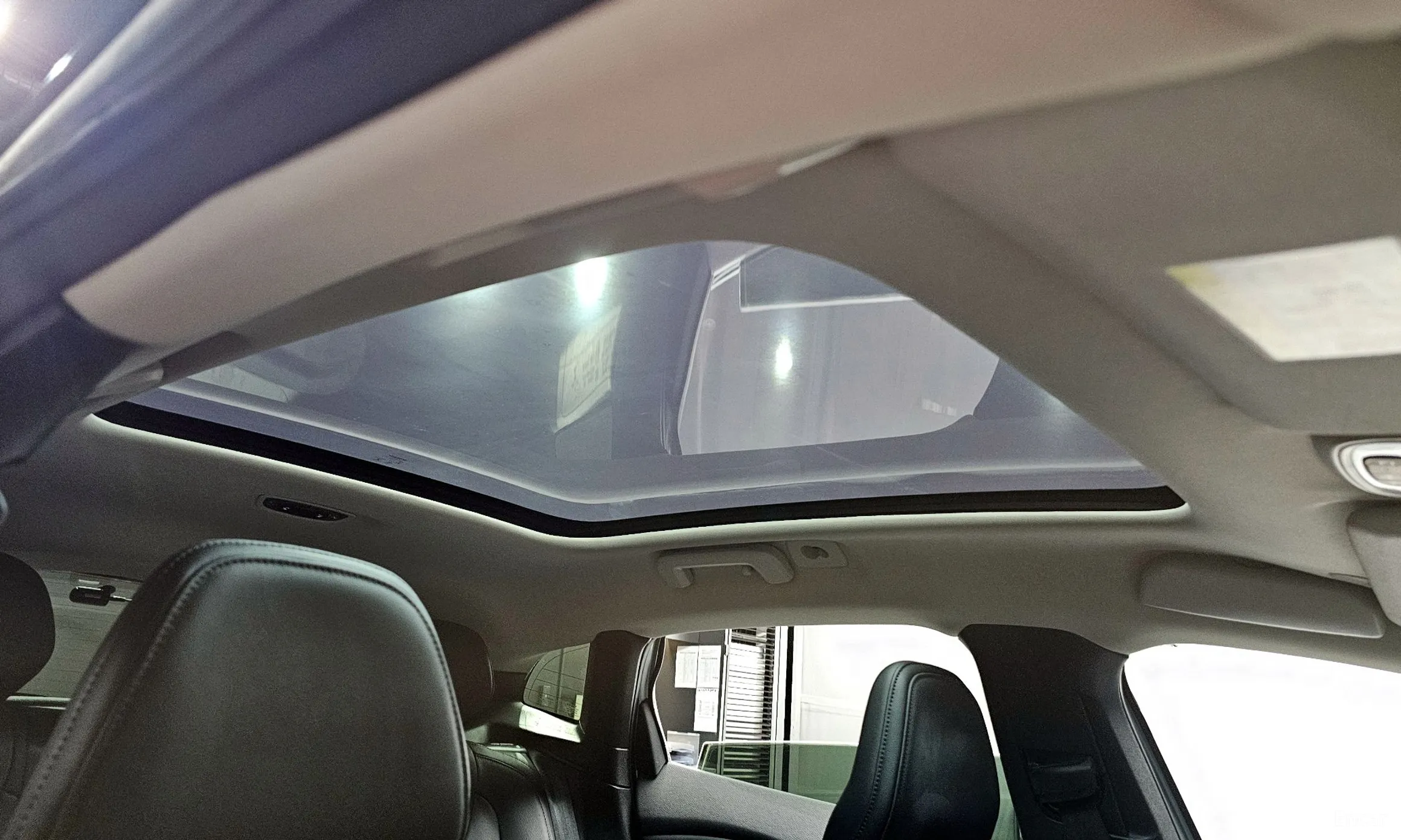 Volvo V40 превью 19