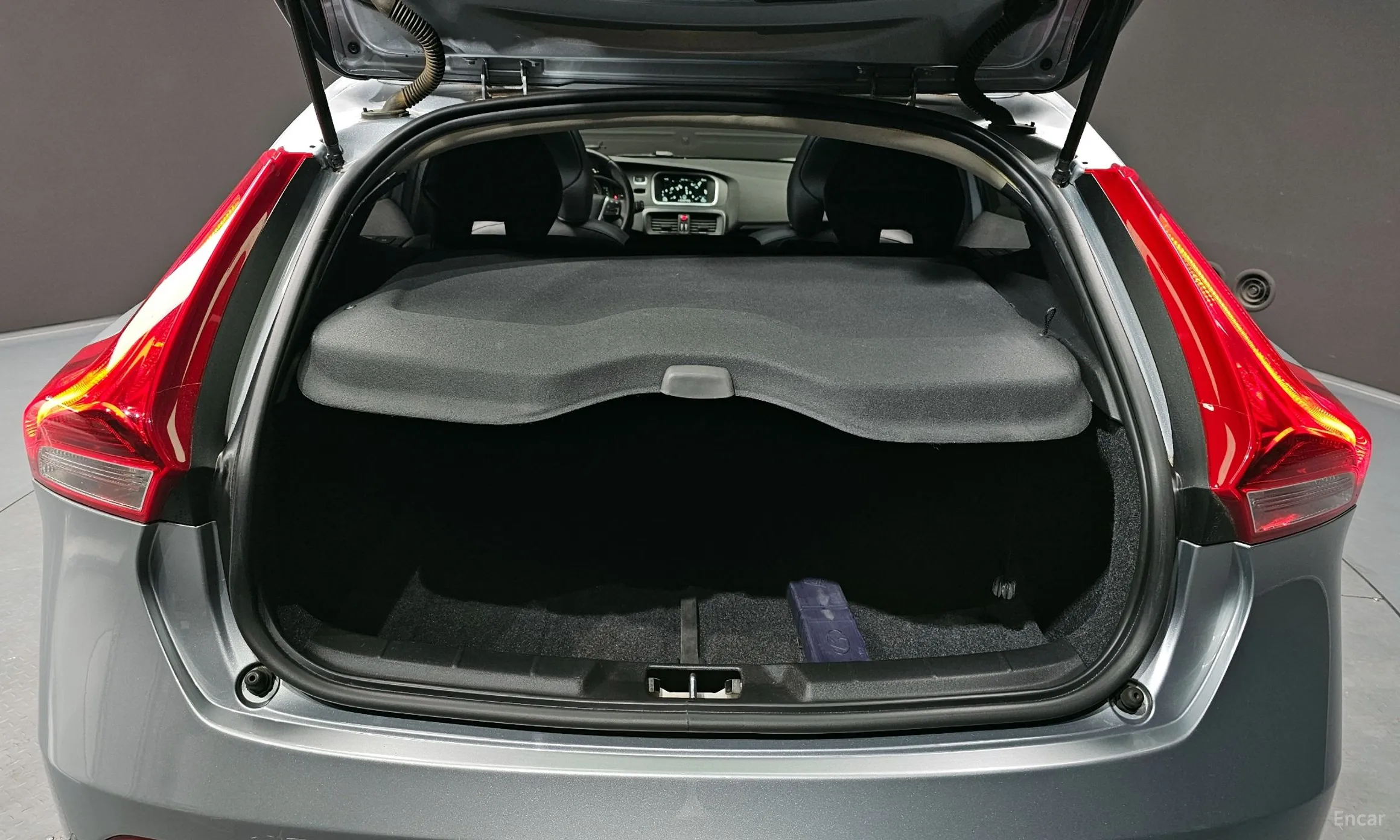 Volvo V40 превью 20
